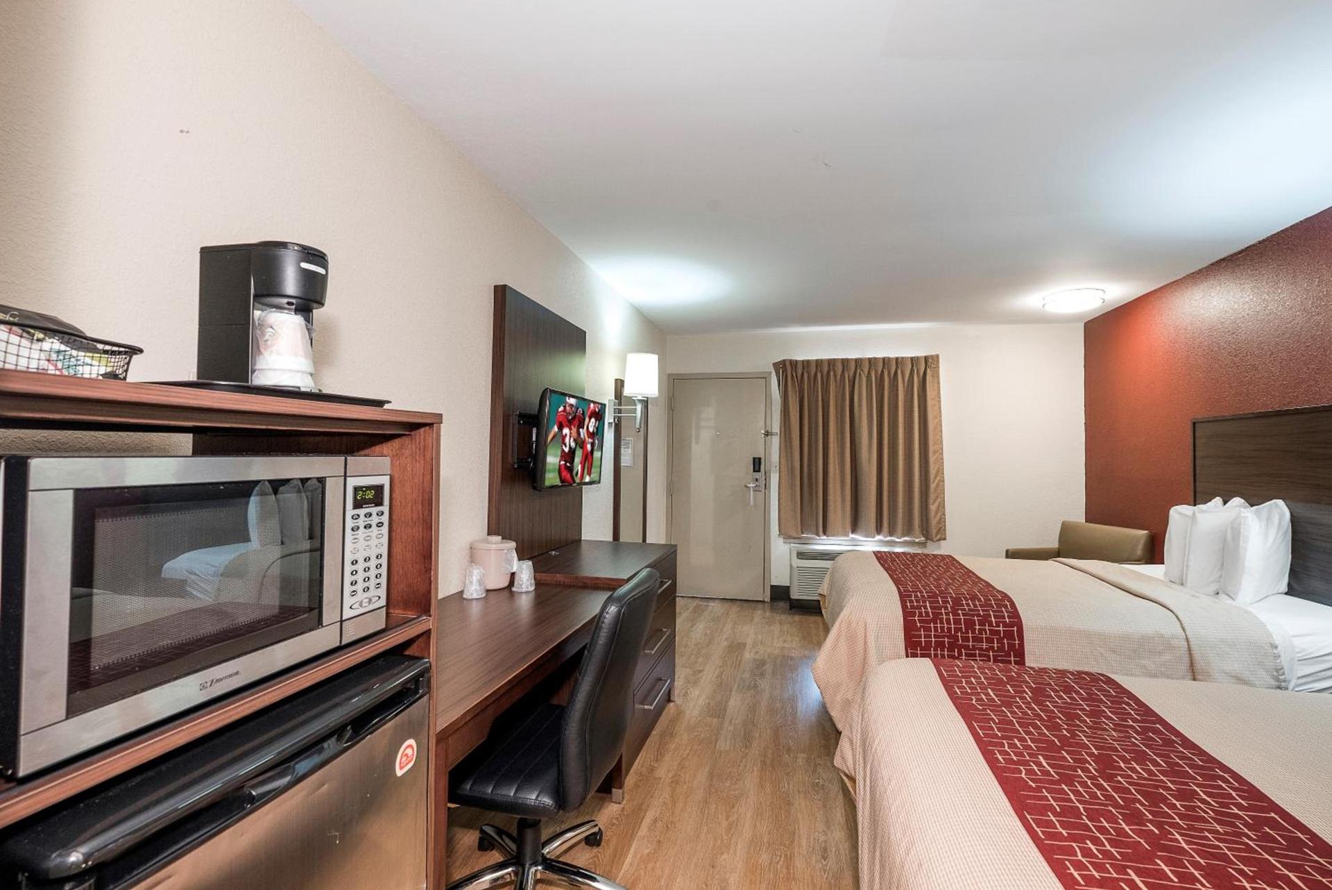 Red Roof Inn Lancaster photo 22