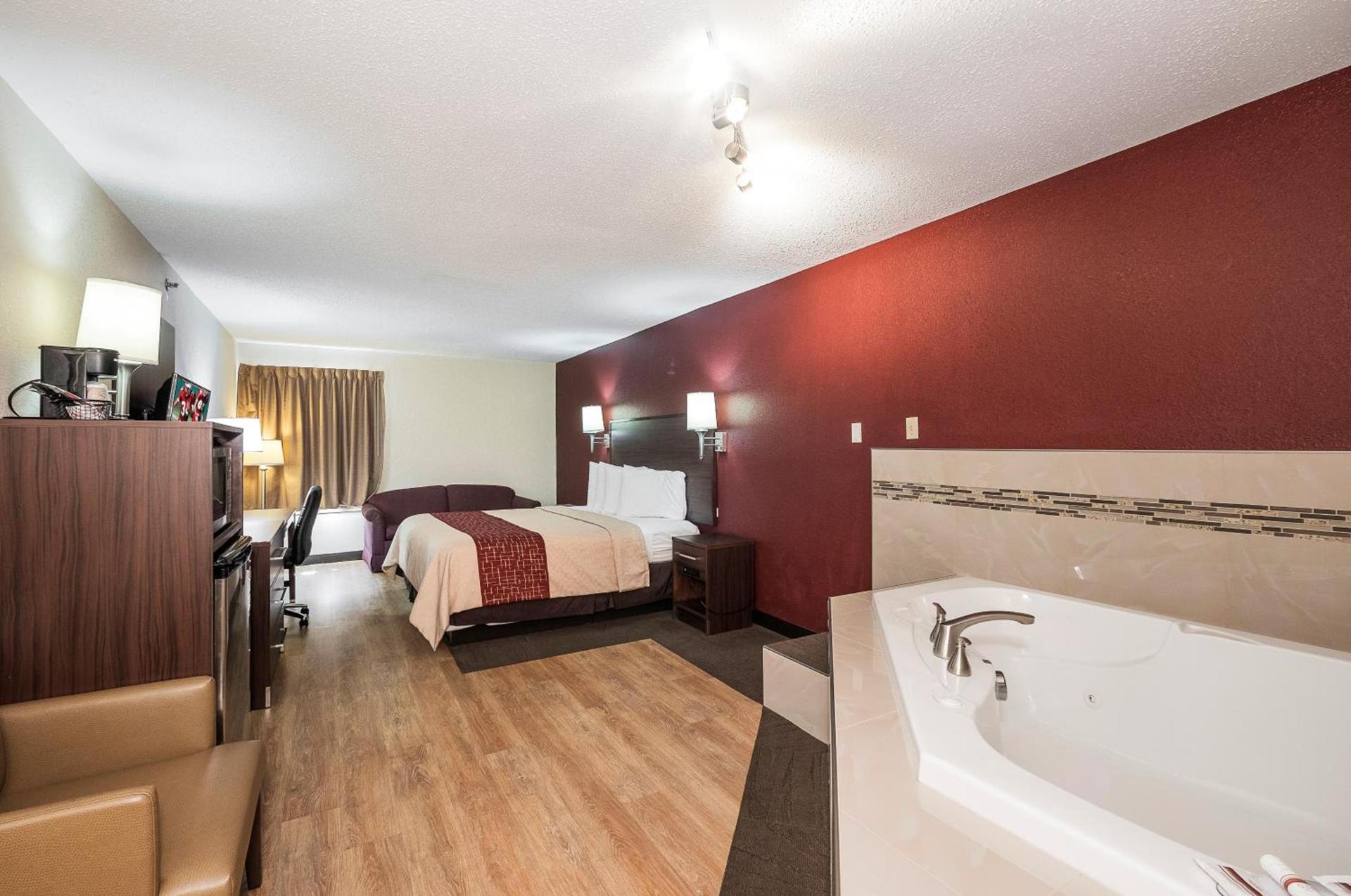 Red Roof Inn Lancaster photo 10