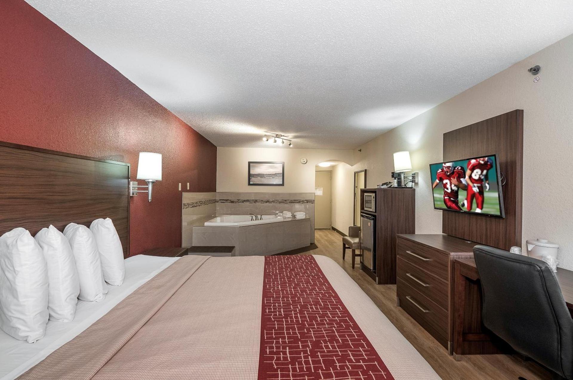 Red Roof Inn Lancaster photo 11