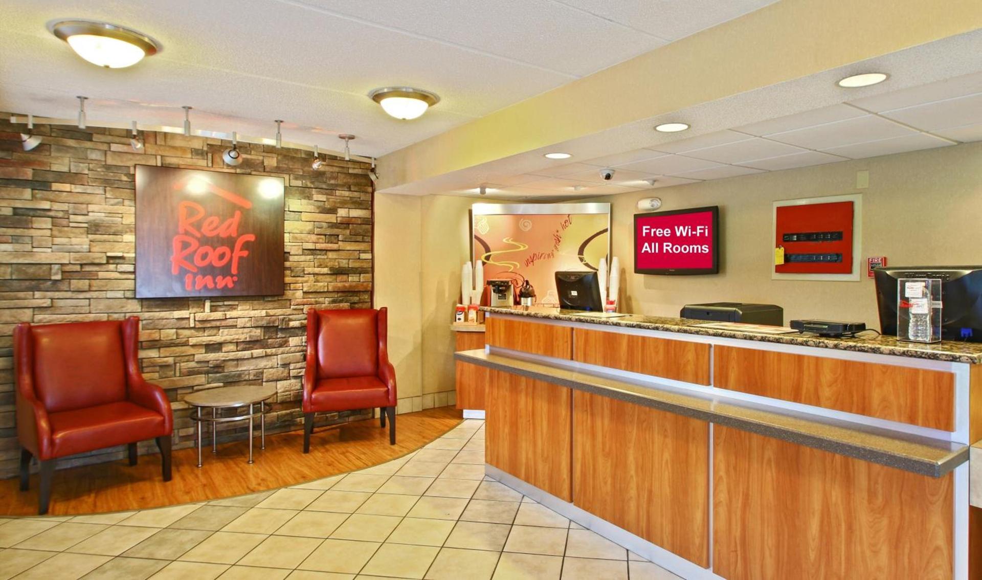 Red Roof Inn Greensboro Coliseum photo 4