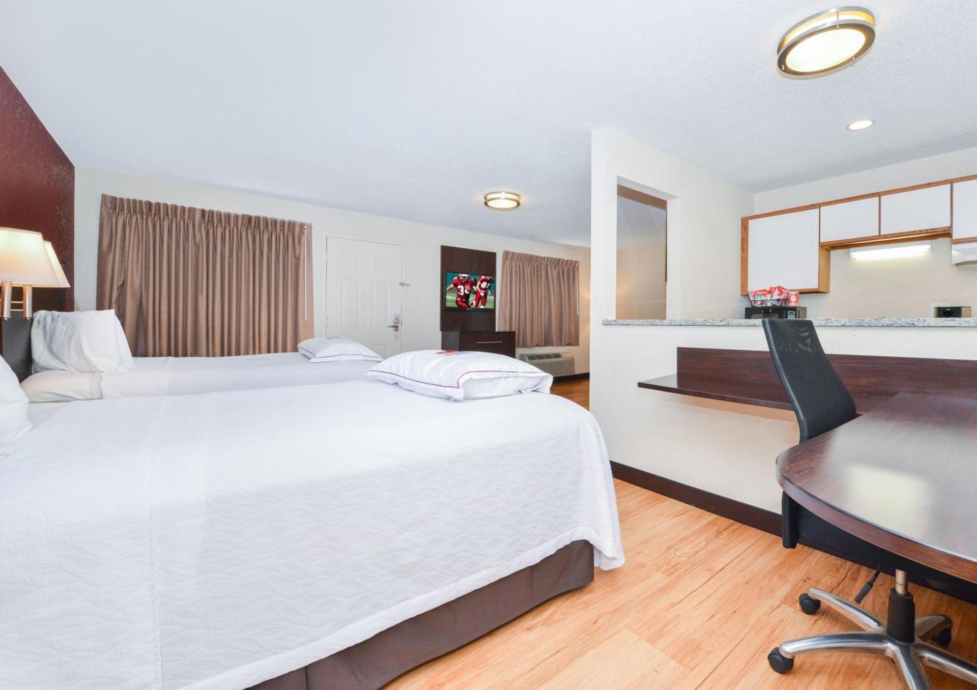 Red Roof Inn PLUS+ & Suites Guilford photo 9
