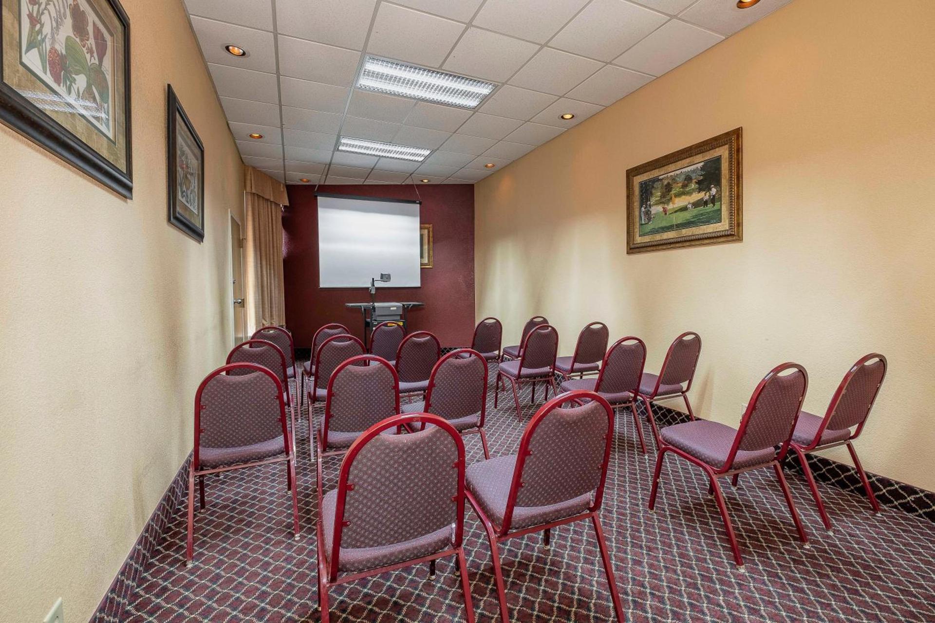Red Roof Inn & Suites Macon photo 17