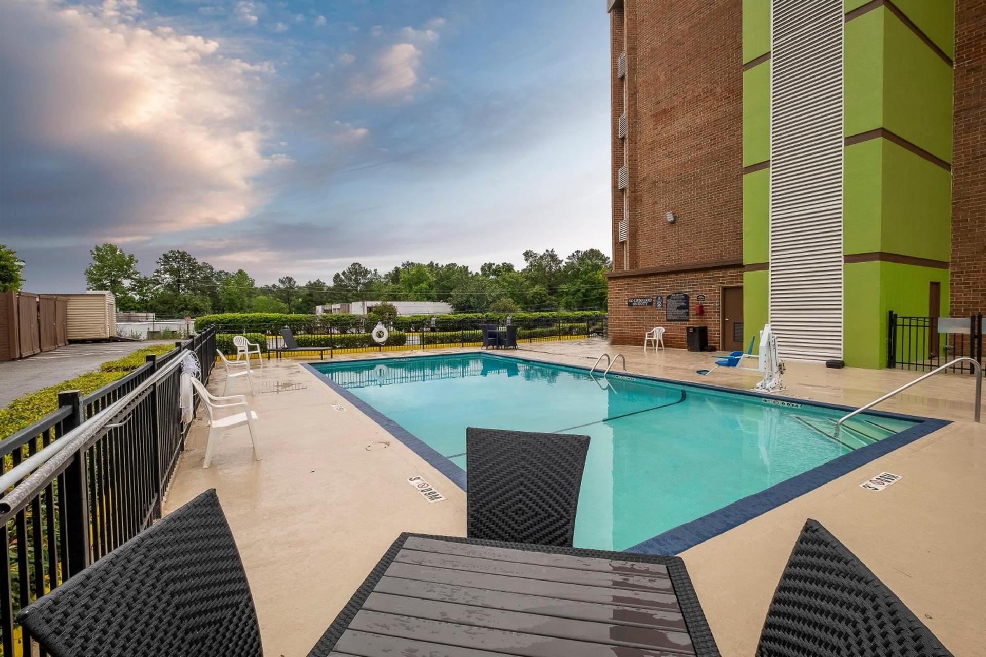Red Roof Inn & Suites Macon photo 6