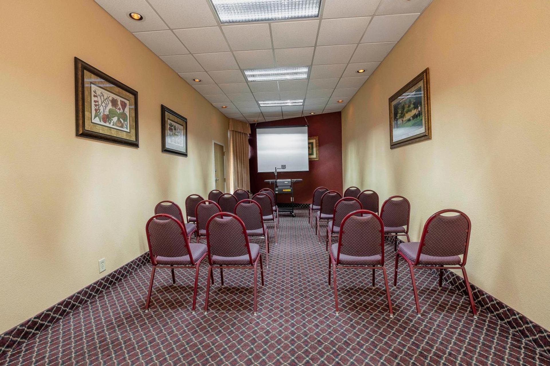 Red Roof Inn & Suites Macon photo 16