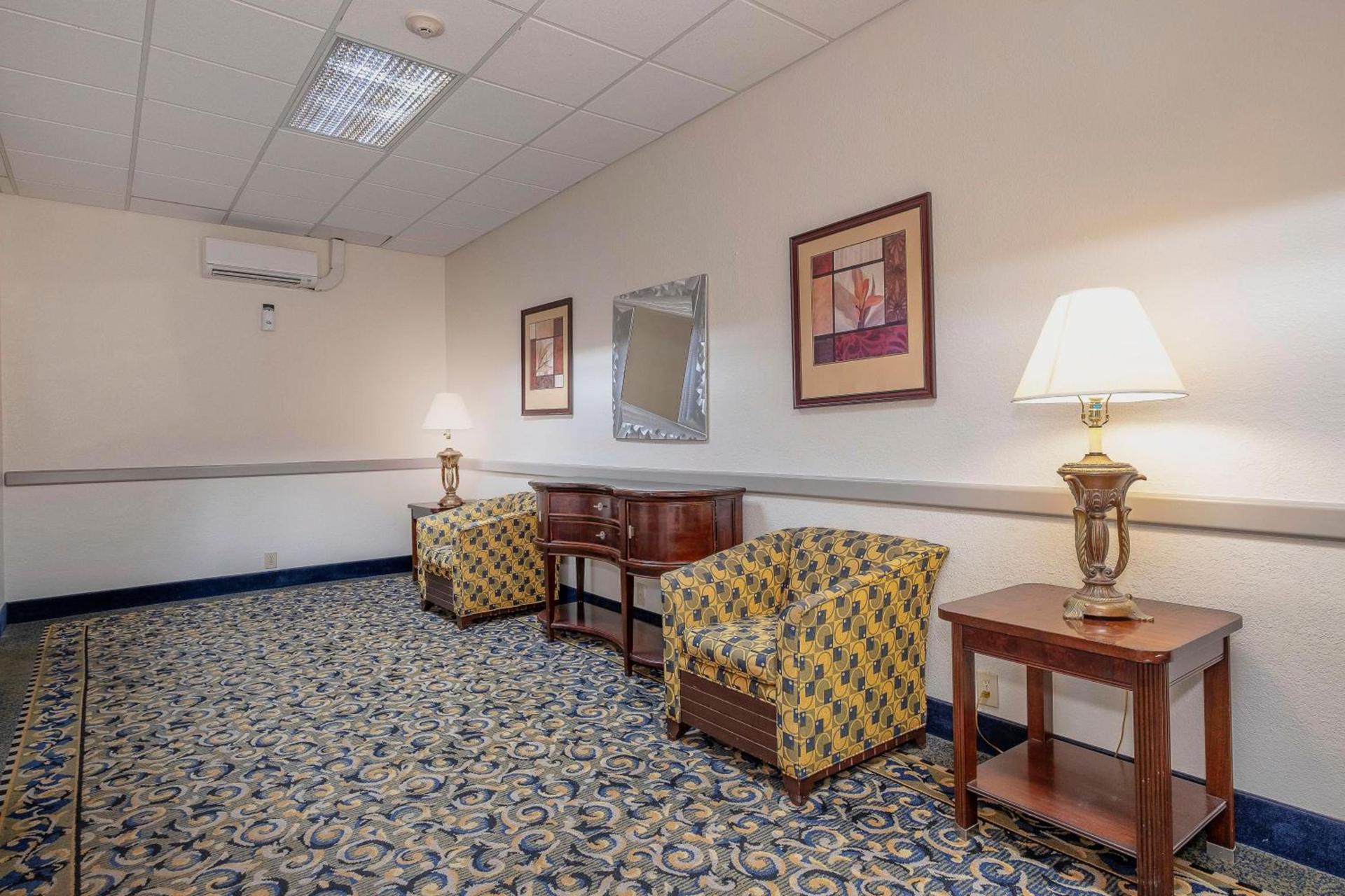 Red Roof Inn & Suites Macon photo 8