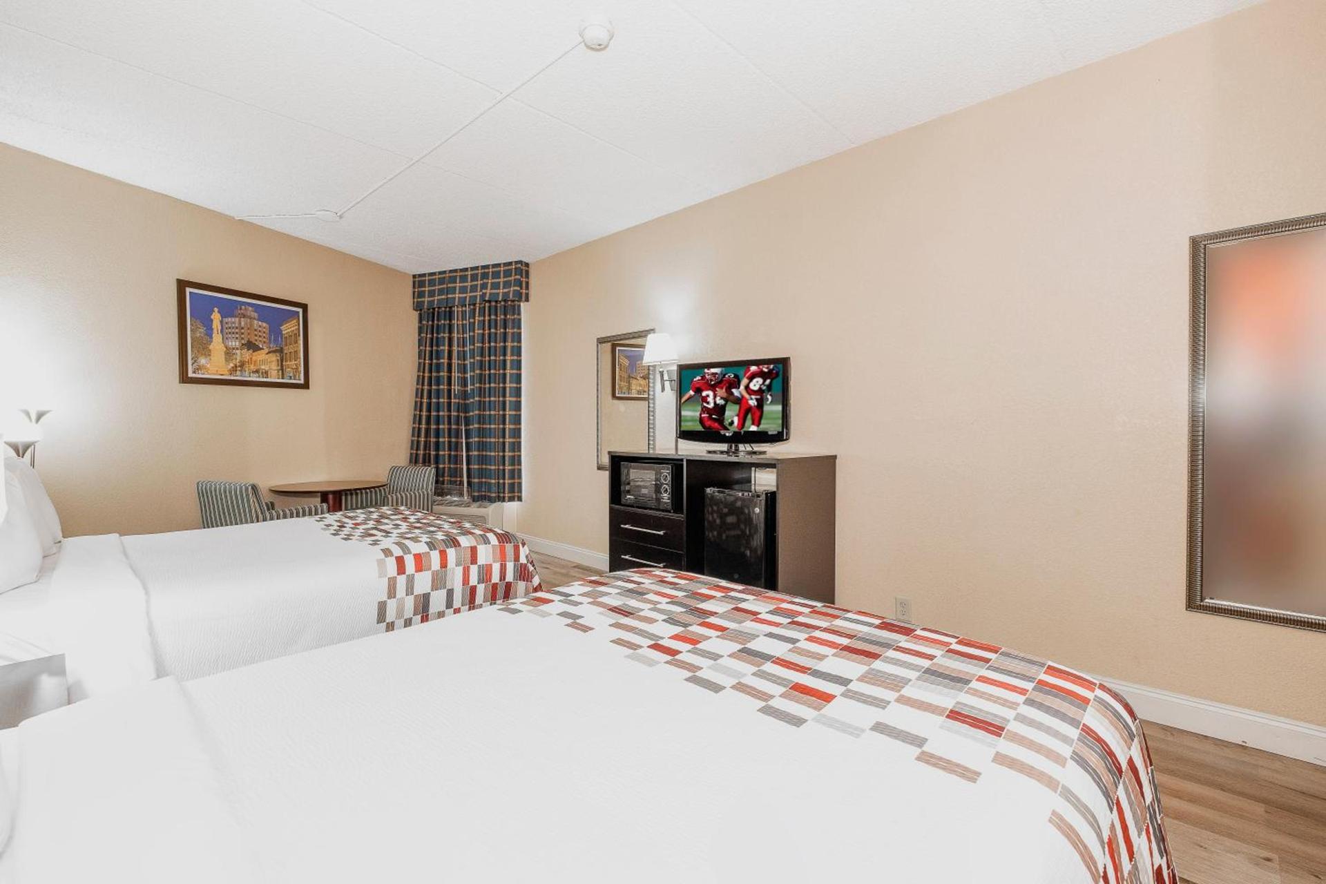 Red Roof Inn & Suites Macon photo 28