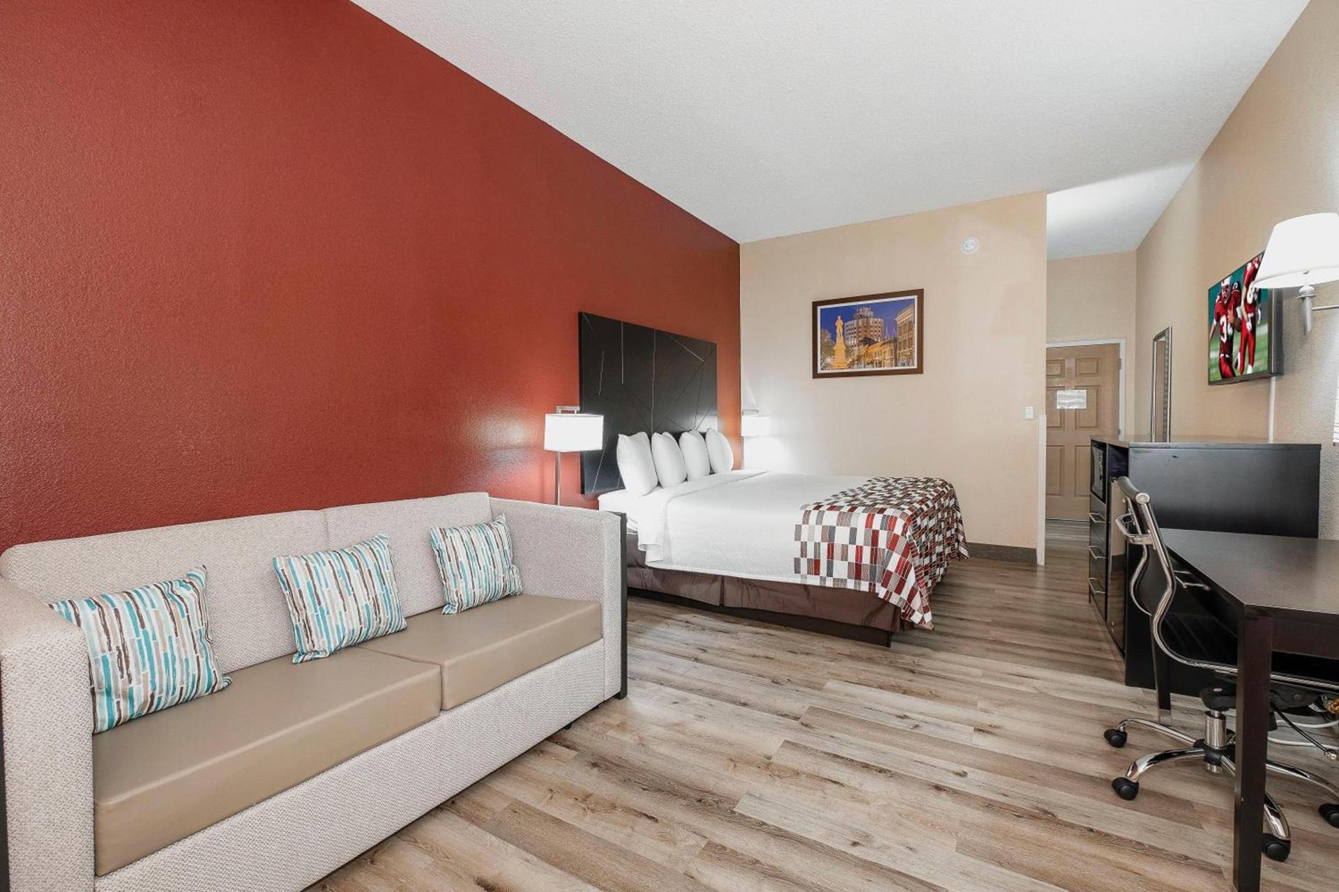 Red Roof Inn & Suites Macon photo 22