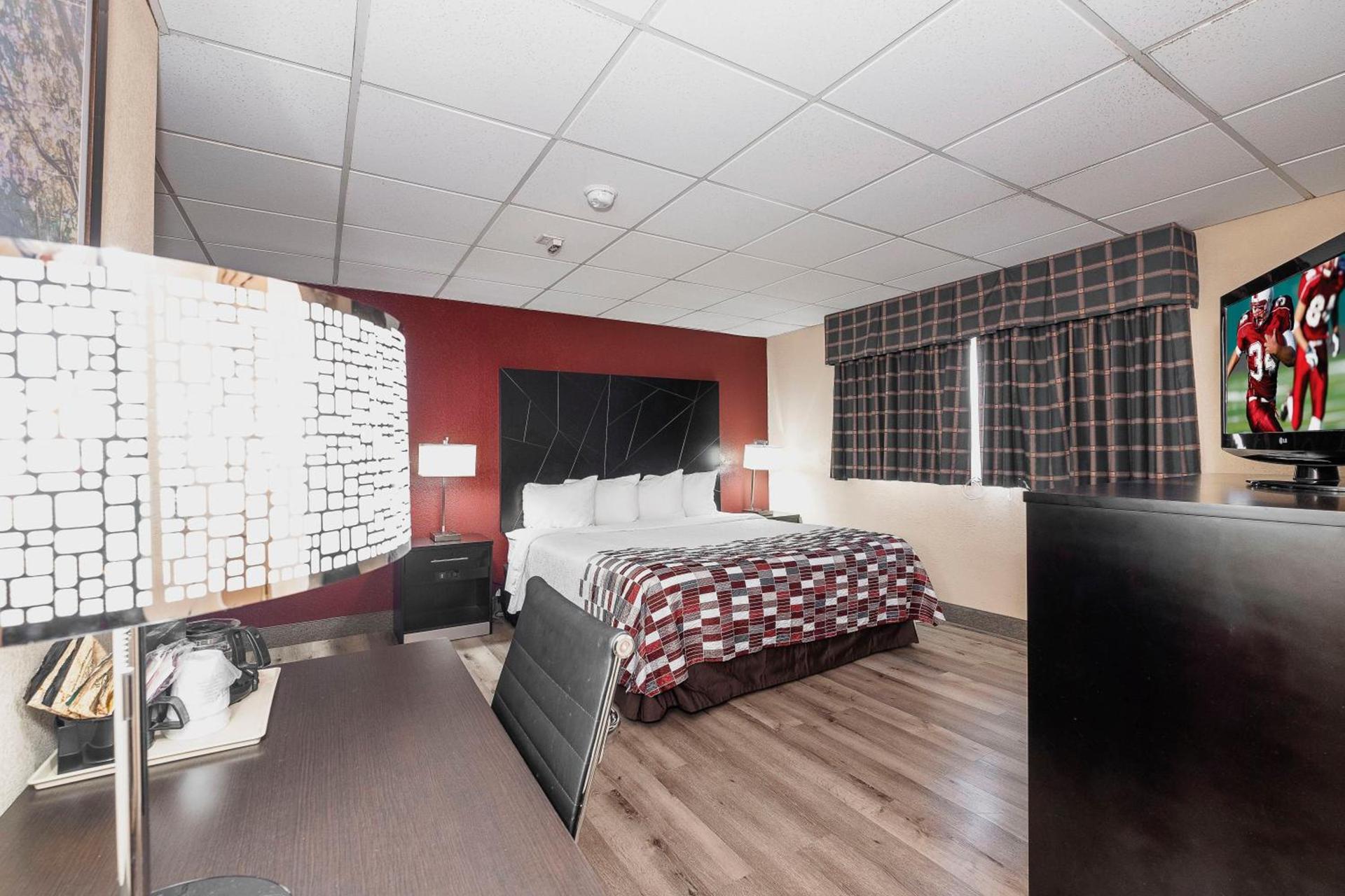 Red Roof Inn & Suites Macon photo 30