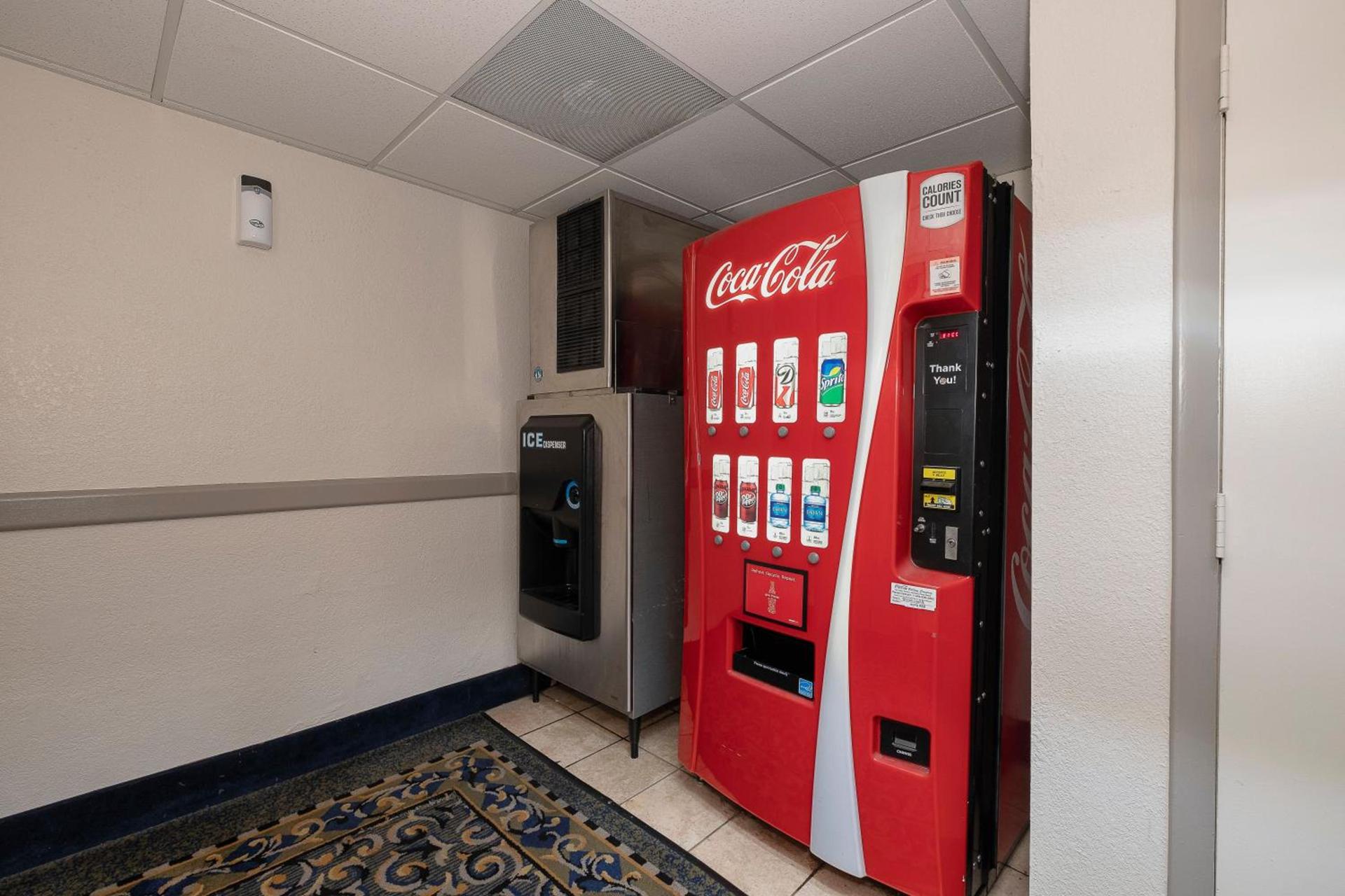 Red Roof Inn & Suites Macon photo 18