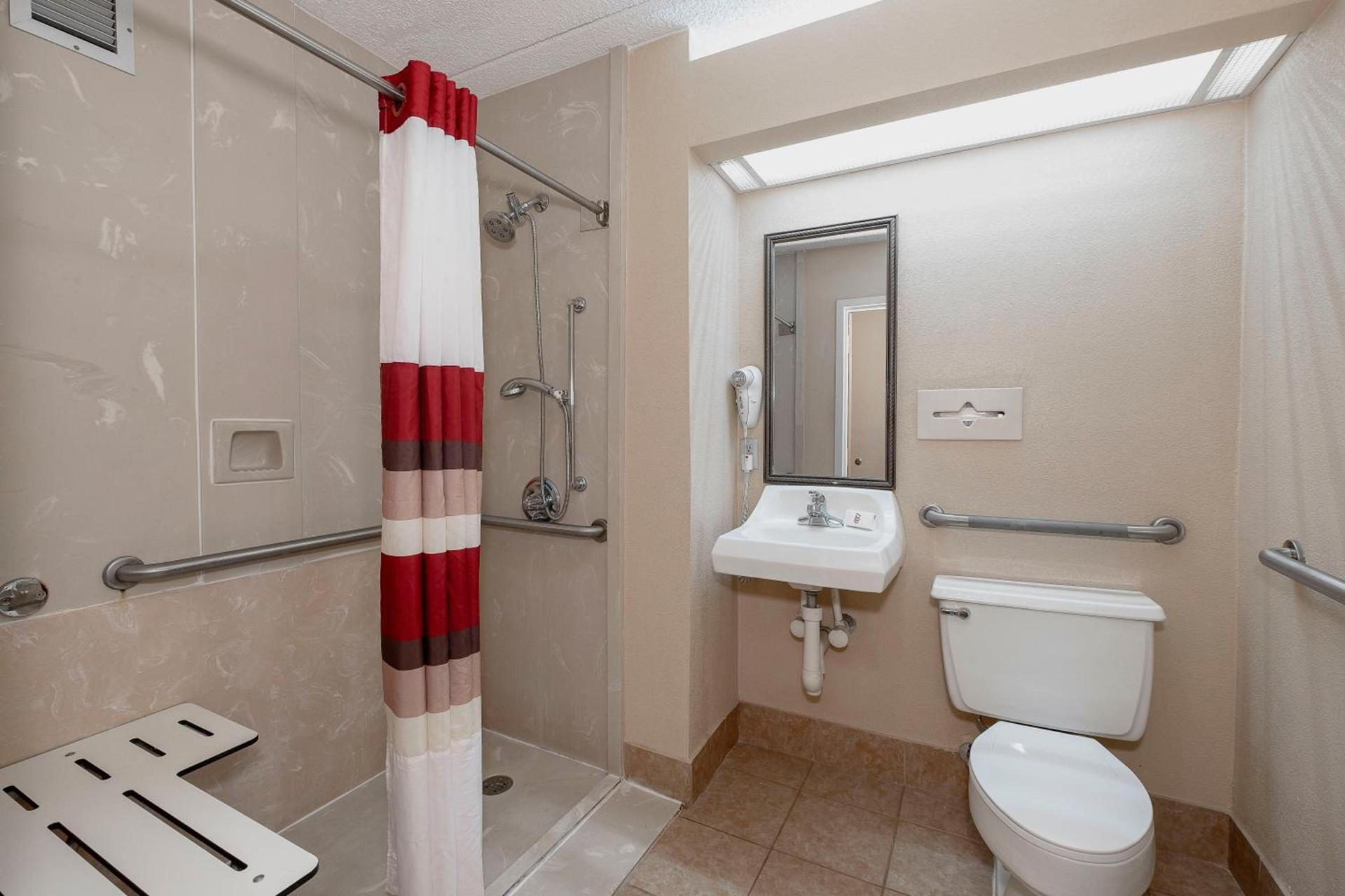Red Roof Inn & Suites Macon photo 41