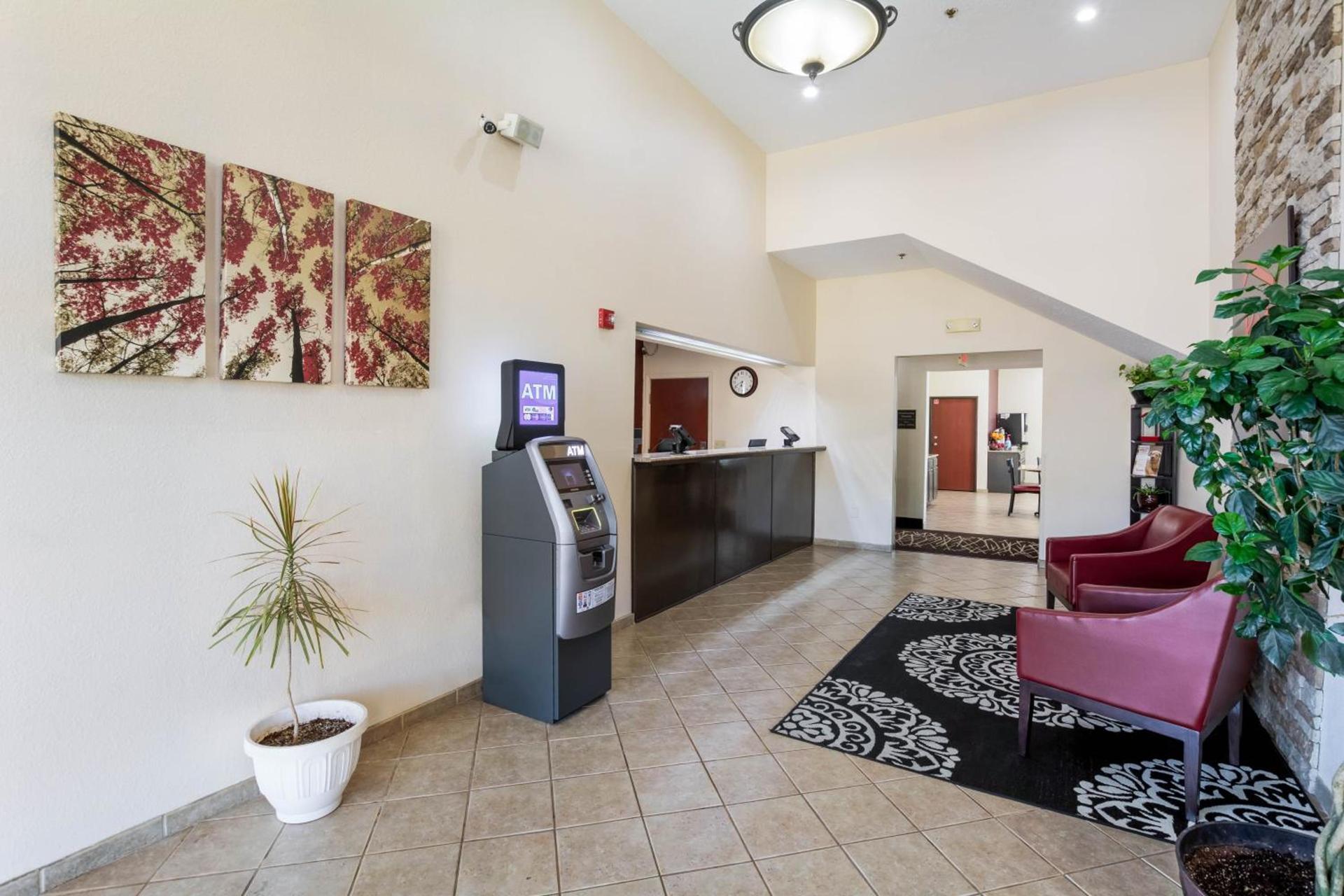 Red Roof Inn Carrollton photo 11