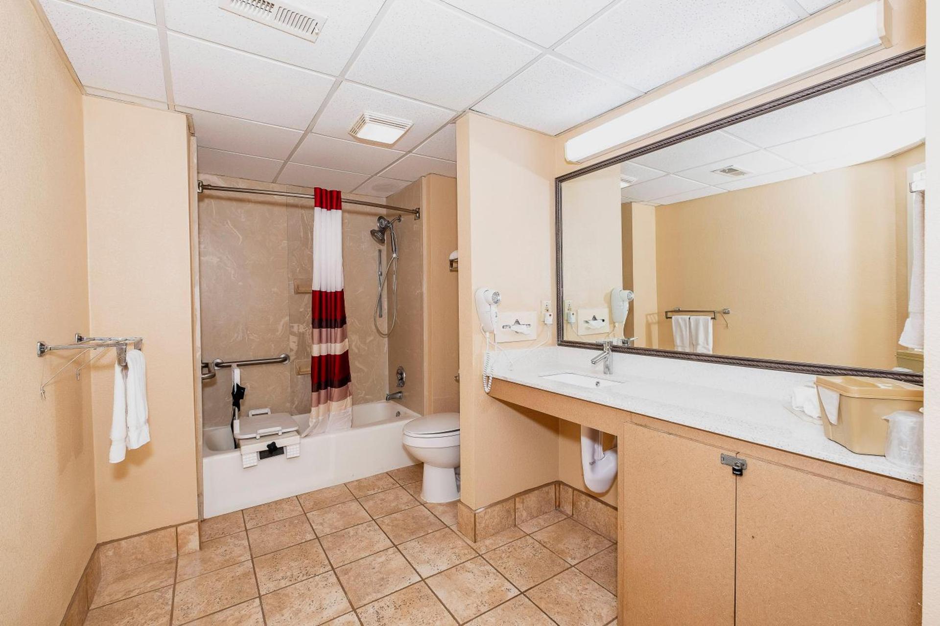 Red Roof Inn & Suites Macon photo 40