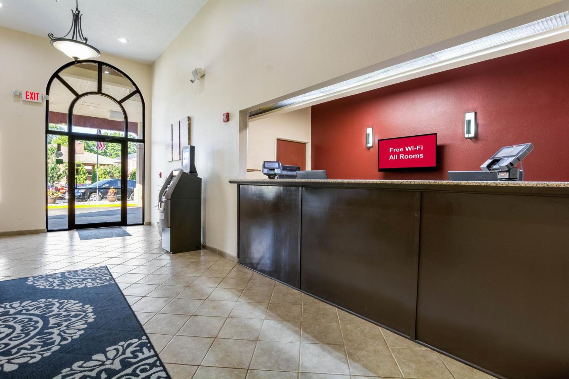 Red Roof Inn Carrollton photo 9