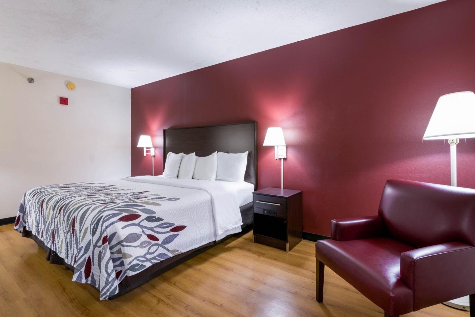 Red Roof Inn Carrollton photo 27