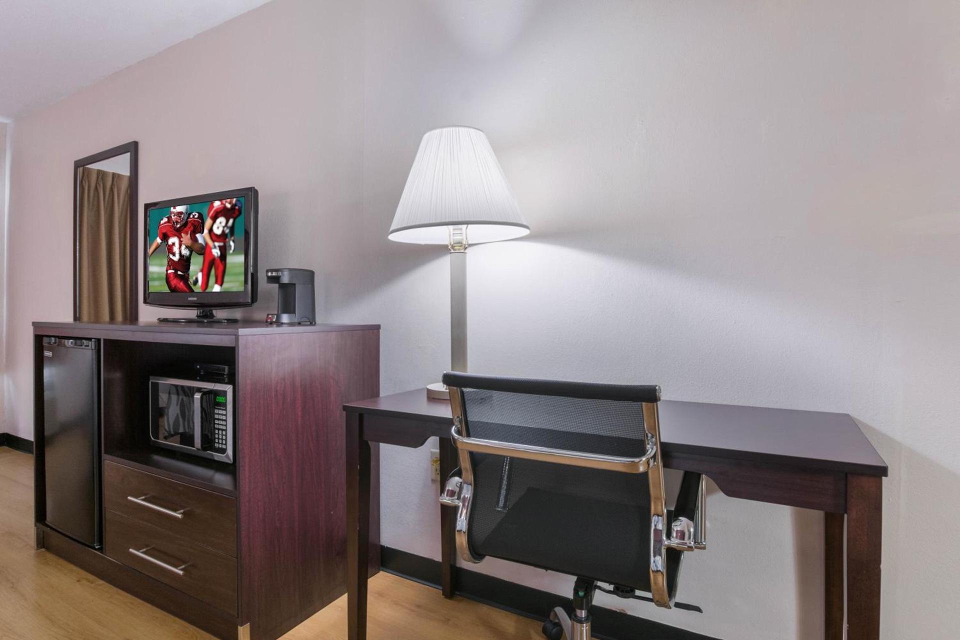 Red Roof Inn Carrollton photo 25