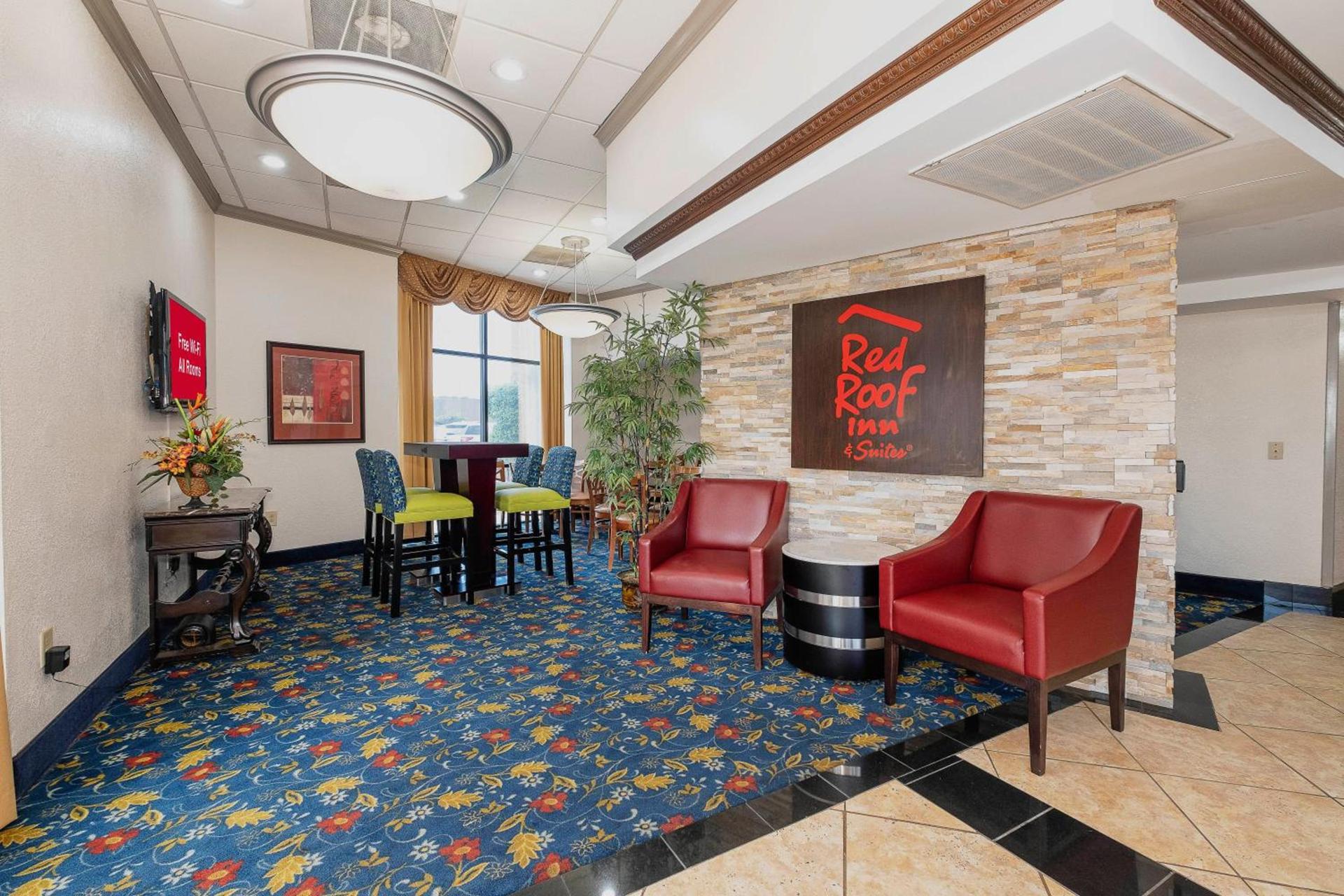 Red Roof Inn & Suites Macon photo 12