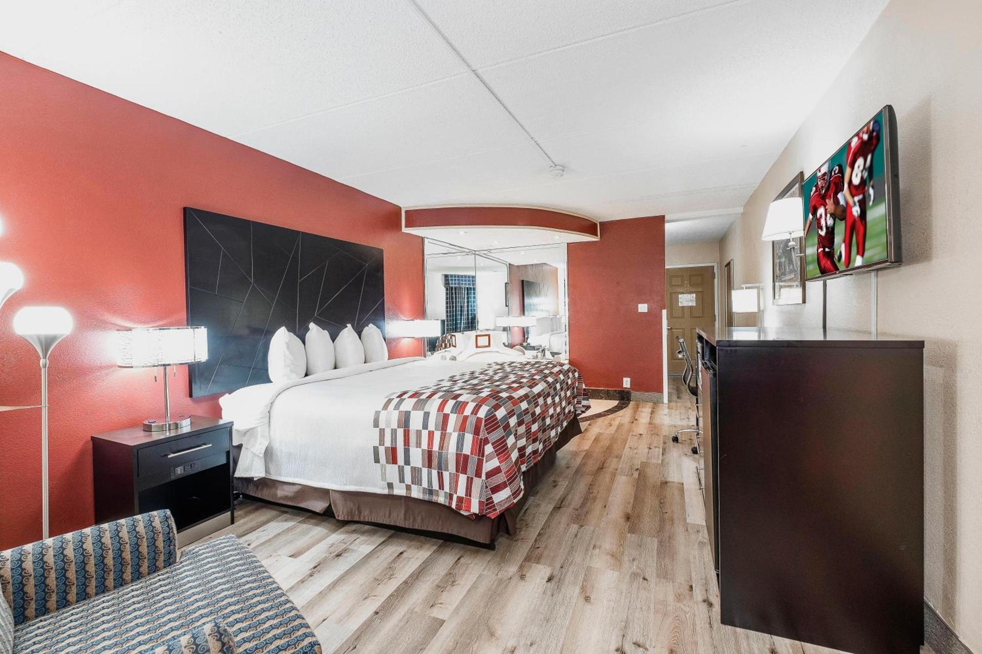 Red Roof Inn & Suites Macon photo 23