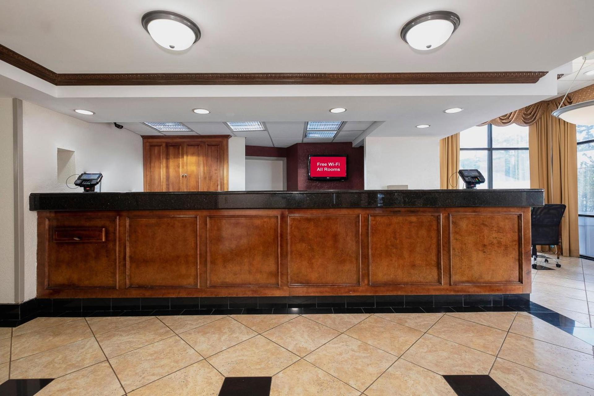 Red Roof Inn & Suites Macon photo 5