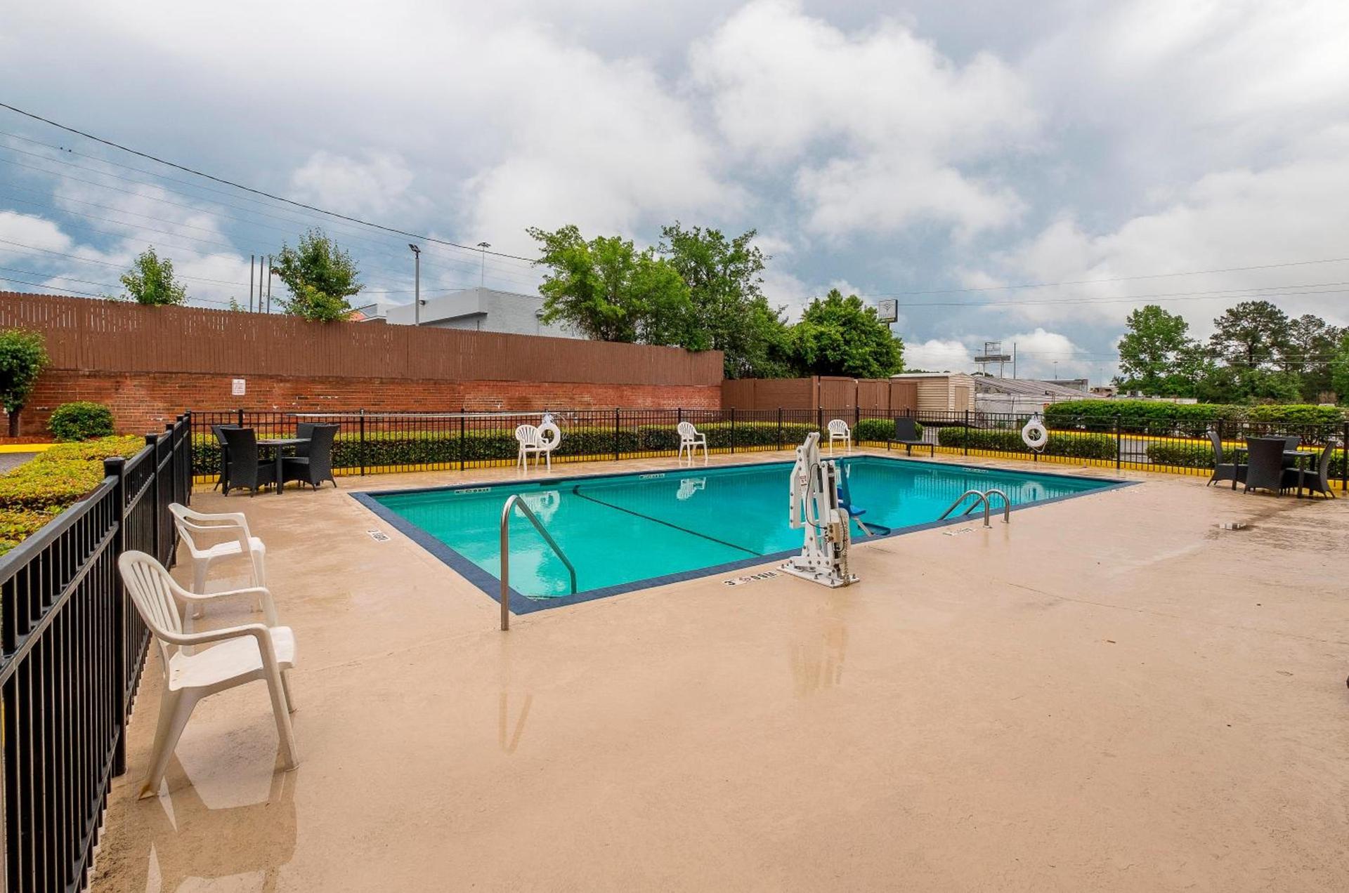 Red Roof Inn & Suites Macon photo 7