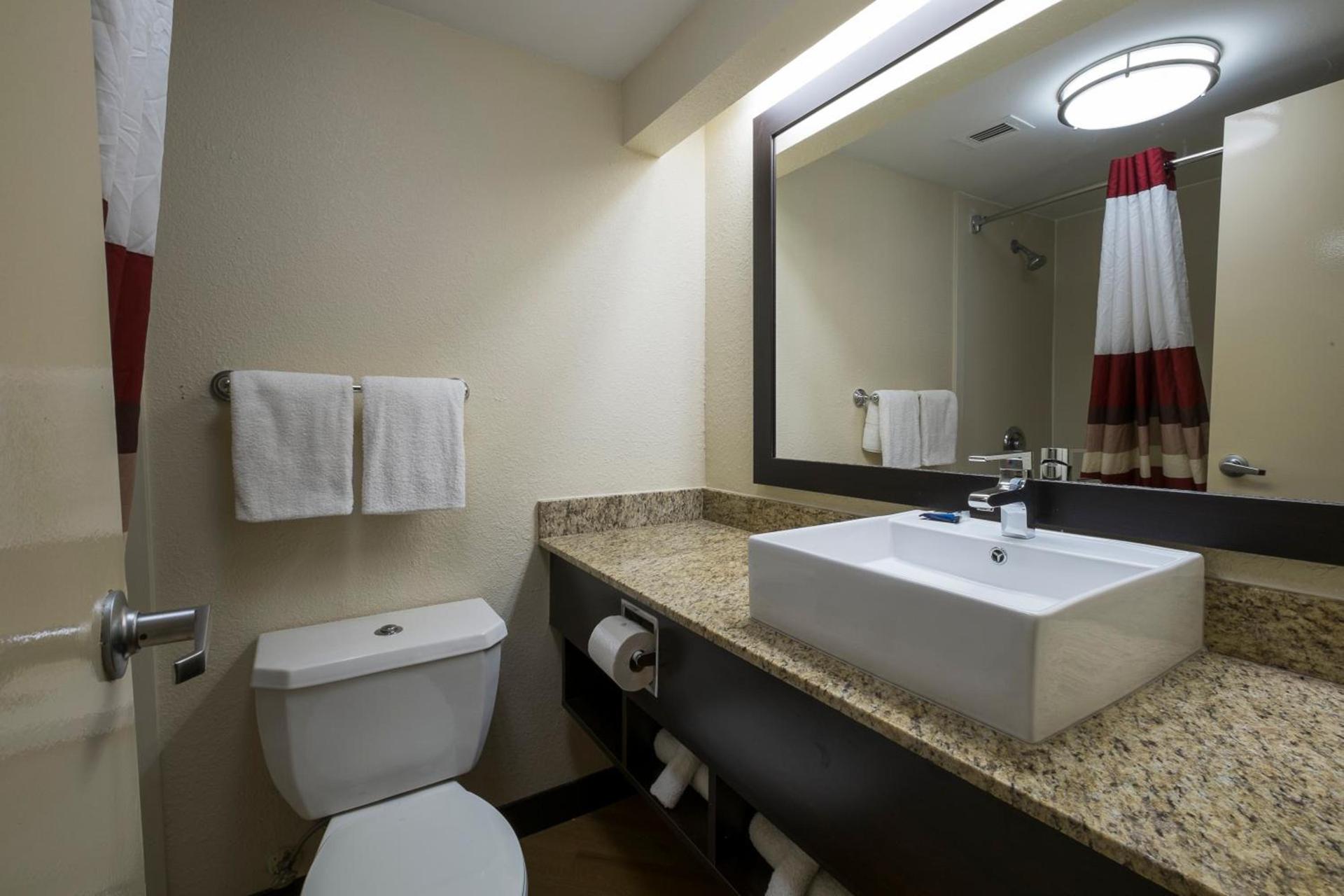 Red Roof Inn PLUS+ Houston - Energy Corridor photo 21
