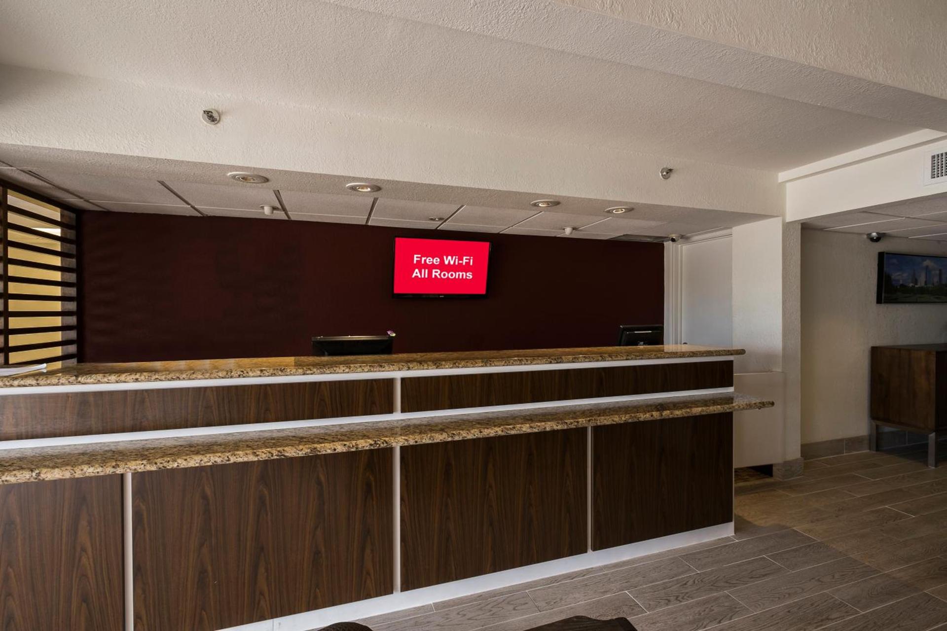 Red Roof Inn PLUS+ Houston - Energy Corridor photo 8
