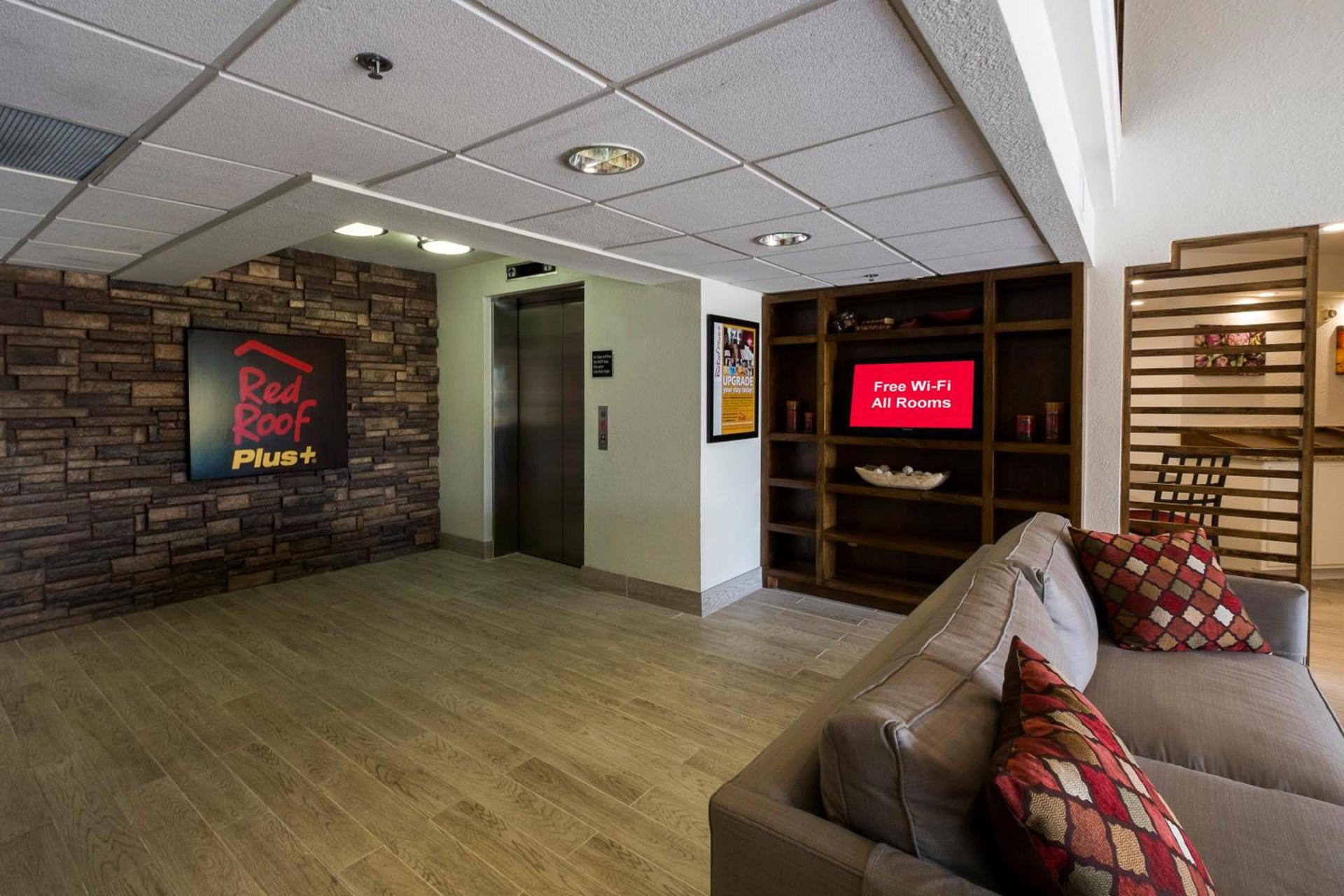 Red Roof Inn PLUS+ Houston - Energy Corridor photo 5