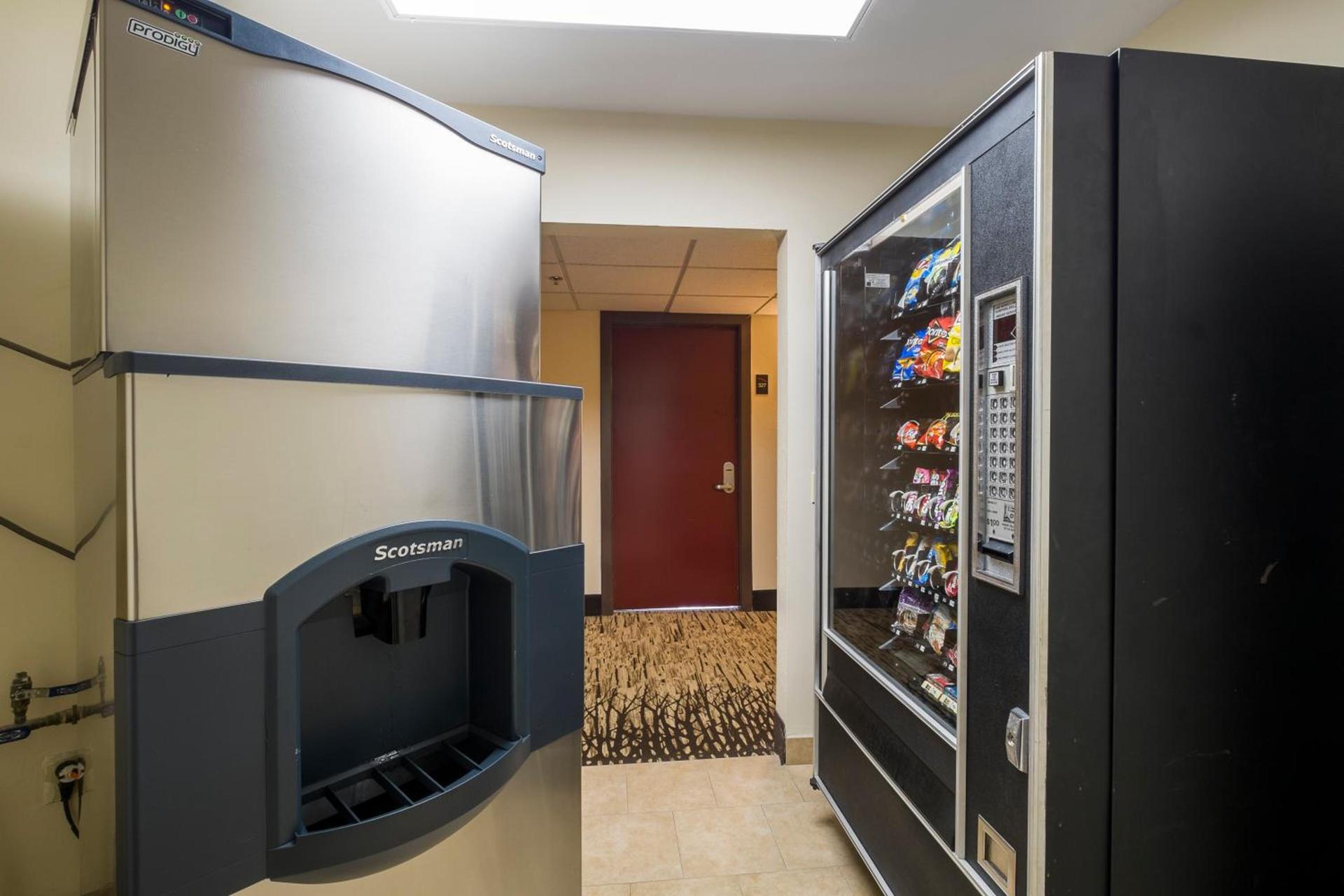 Red Roof Inn PLUS+ Houston - Energy Corridor photo 11