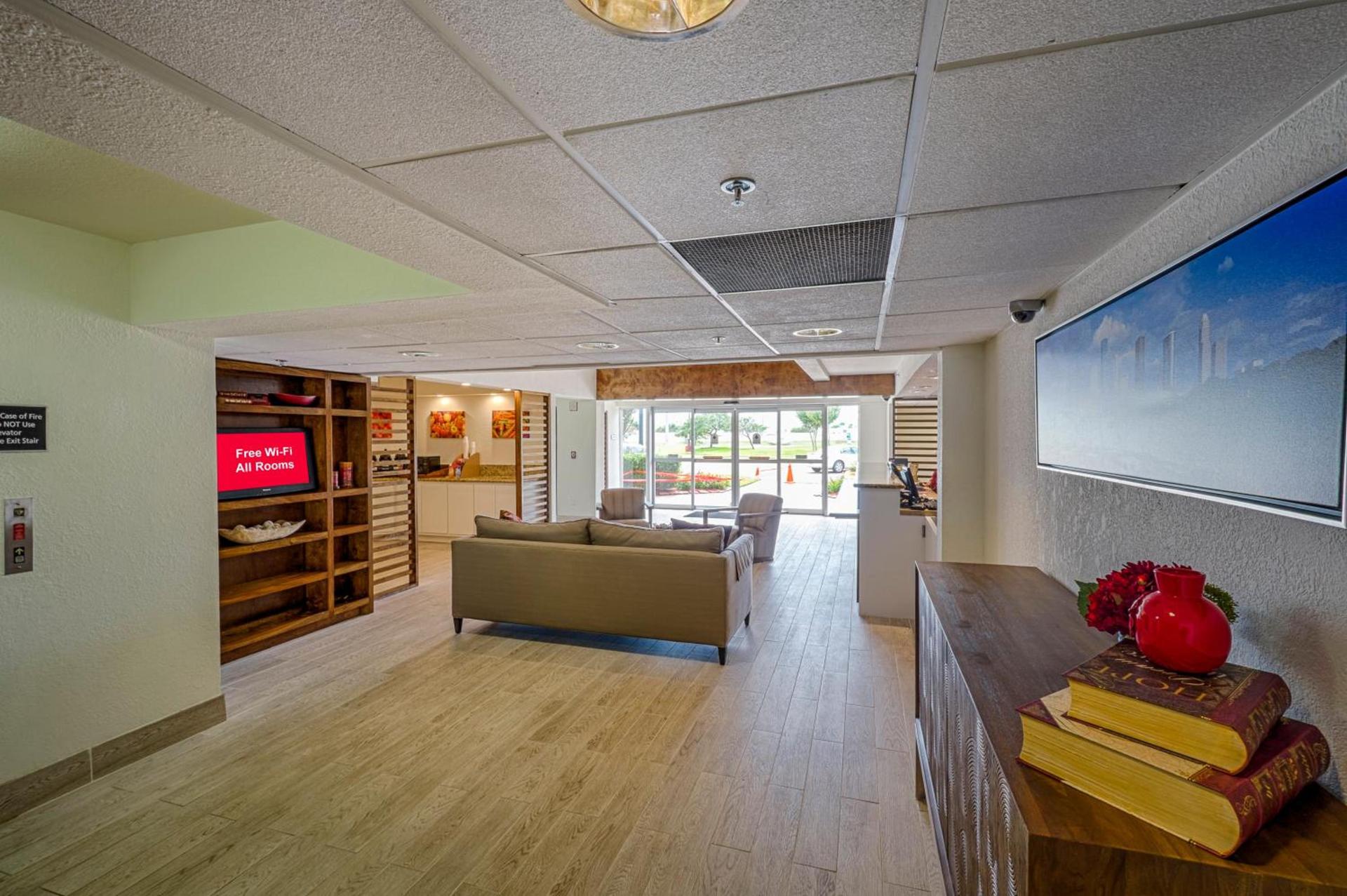Red Roof Inn PLUS+ Houston - Energy Corridor photo 4
