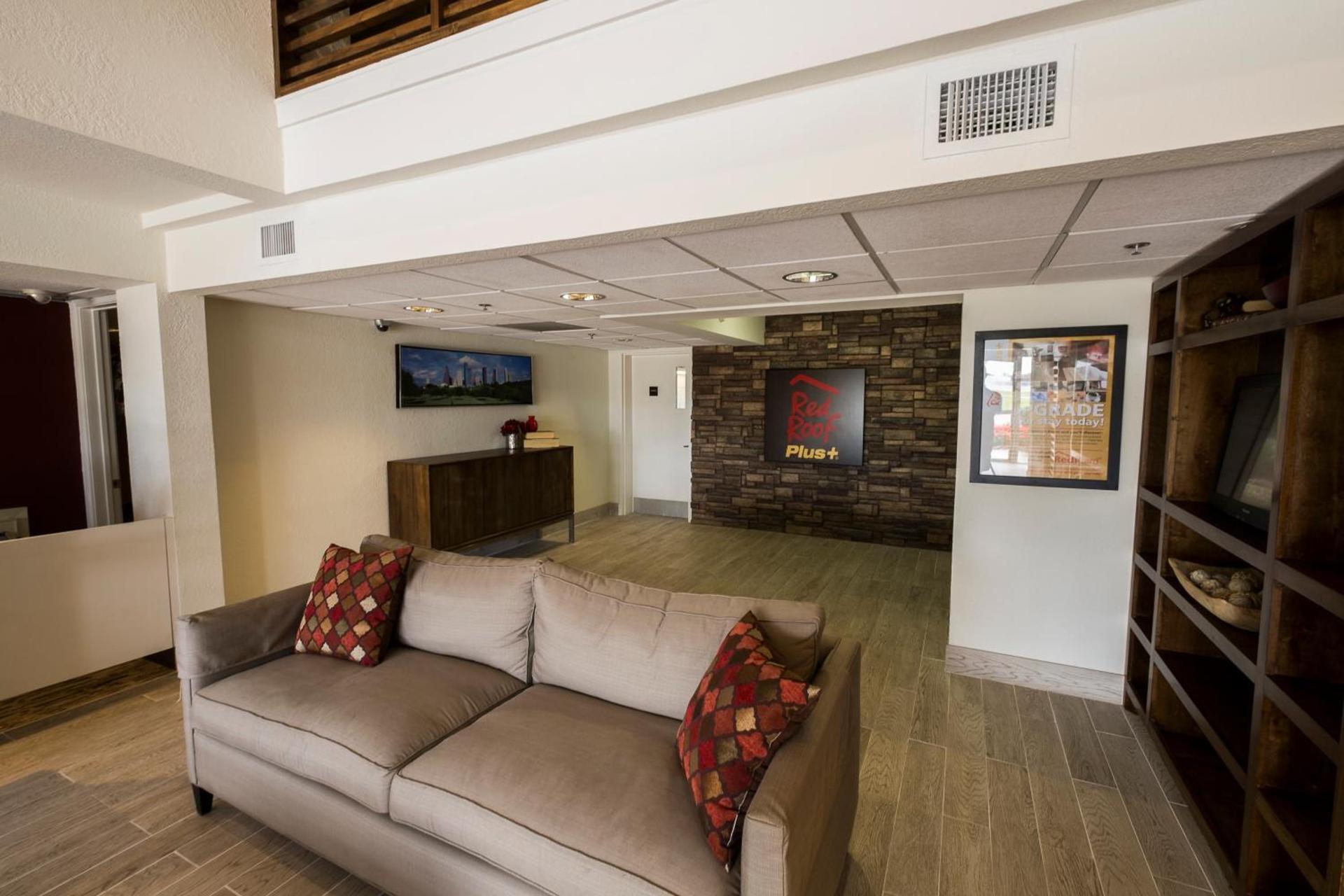 Red Roof Inn PLUS+ Houston - Energy Corridor photo 6