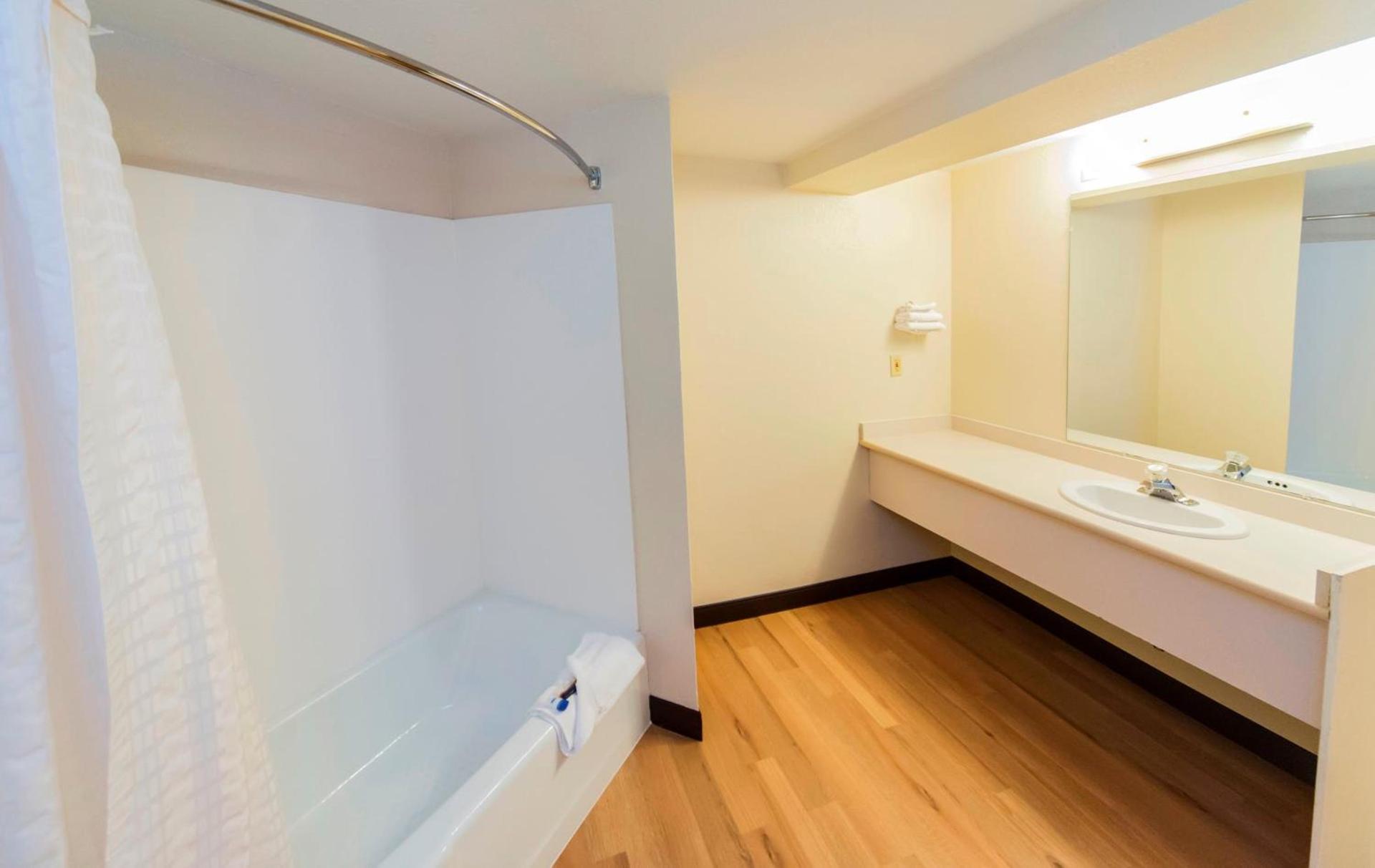 Red Roof Inn Raleigh Southwest - Cary photo 20