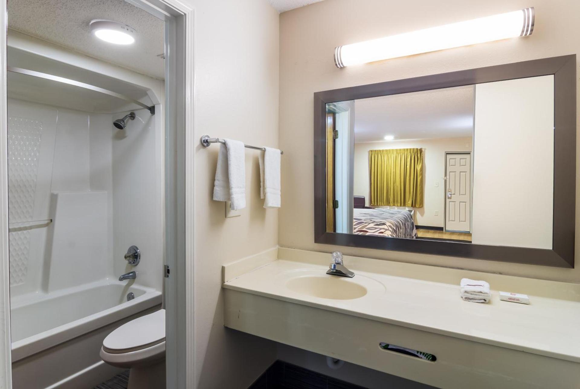 Red Roof Inn Atlanta - Kennesaw State University photo 28