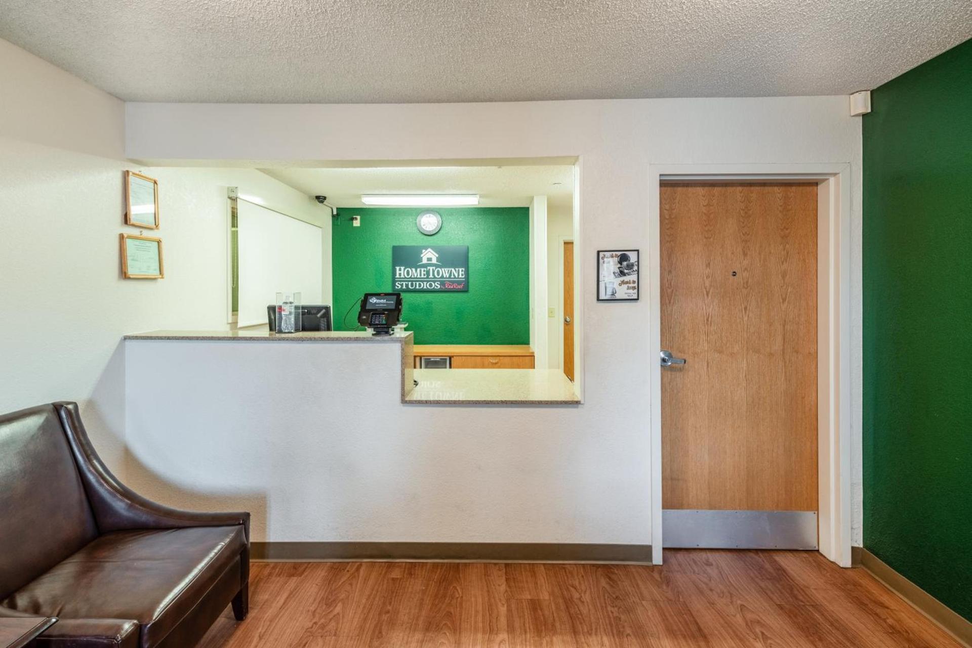 HomeTowne Studios by Red Roof Spokane - Valley photo 10