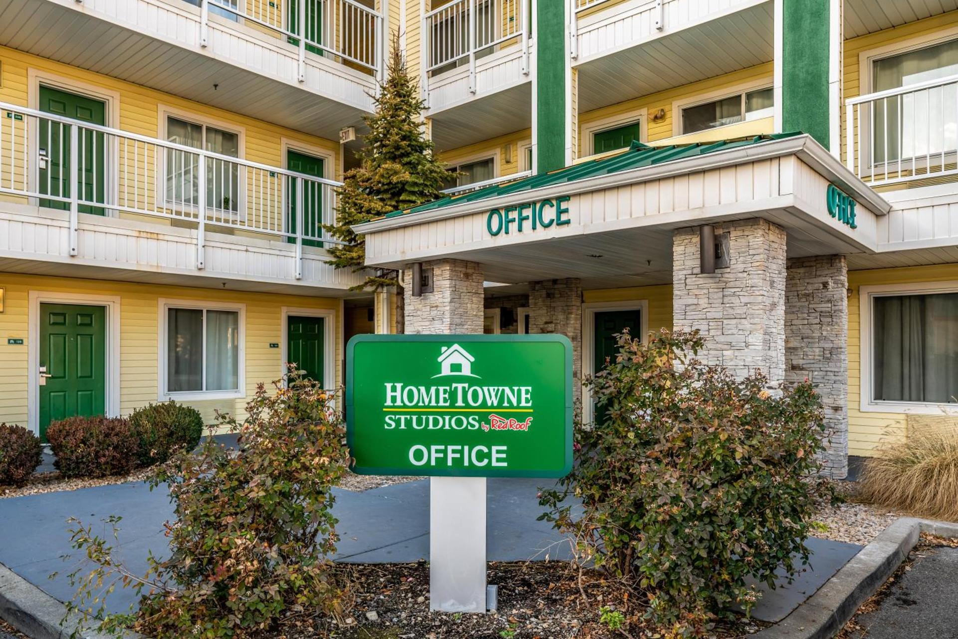 HomeTowne Studios by Red Roof Spokane - Valley photo 3