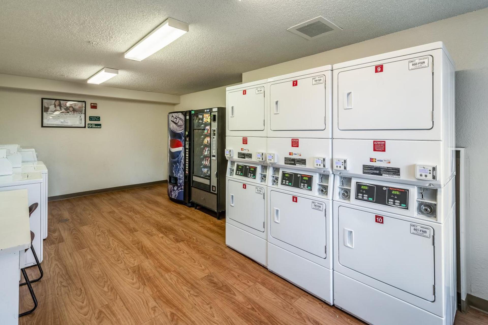 HomeTowne Studios by Red Roof Spokane - Valley photo 11