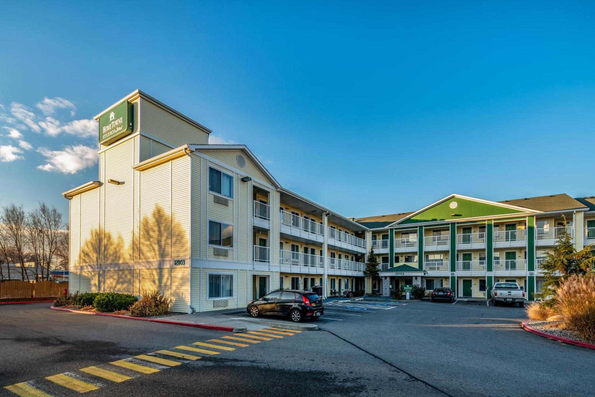 HomeTowne Studios by Red Roof Spokane - Valley photo 1