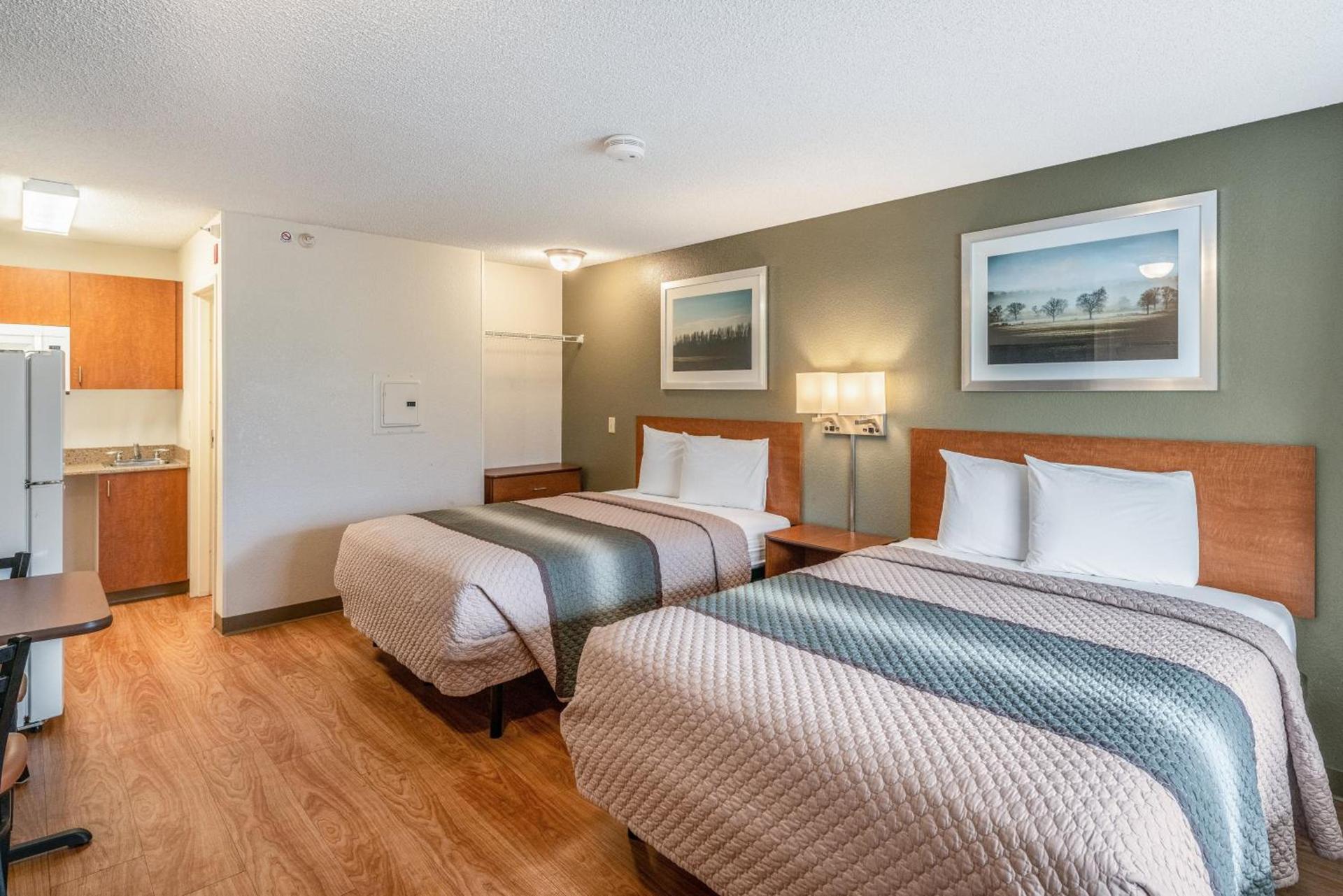 HomeTowne Studios by Red Roof Spokane - Valley photo 12