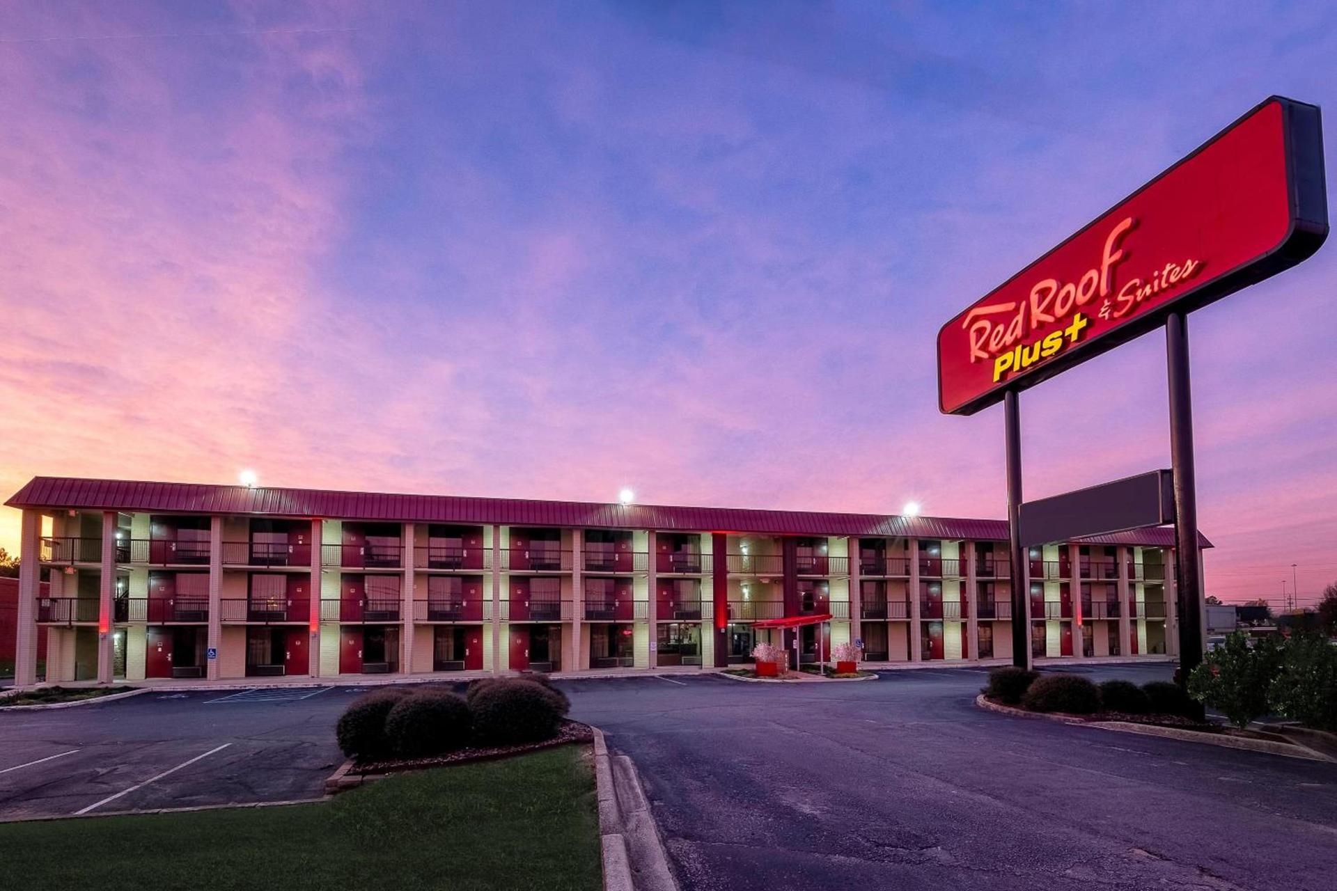 Red Roof Inn PLUS+ Huntsville – Madison photo 2