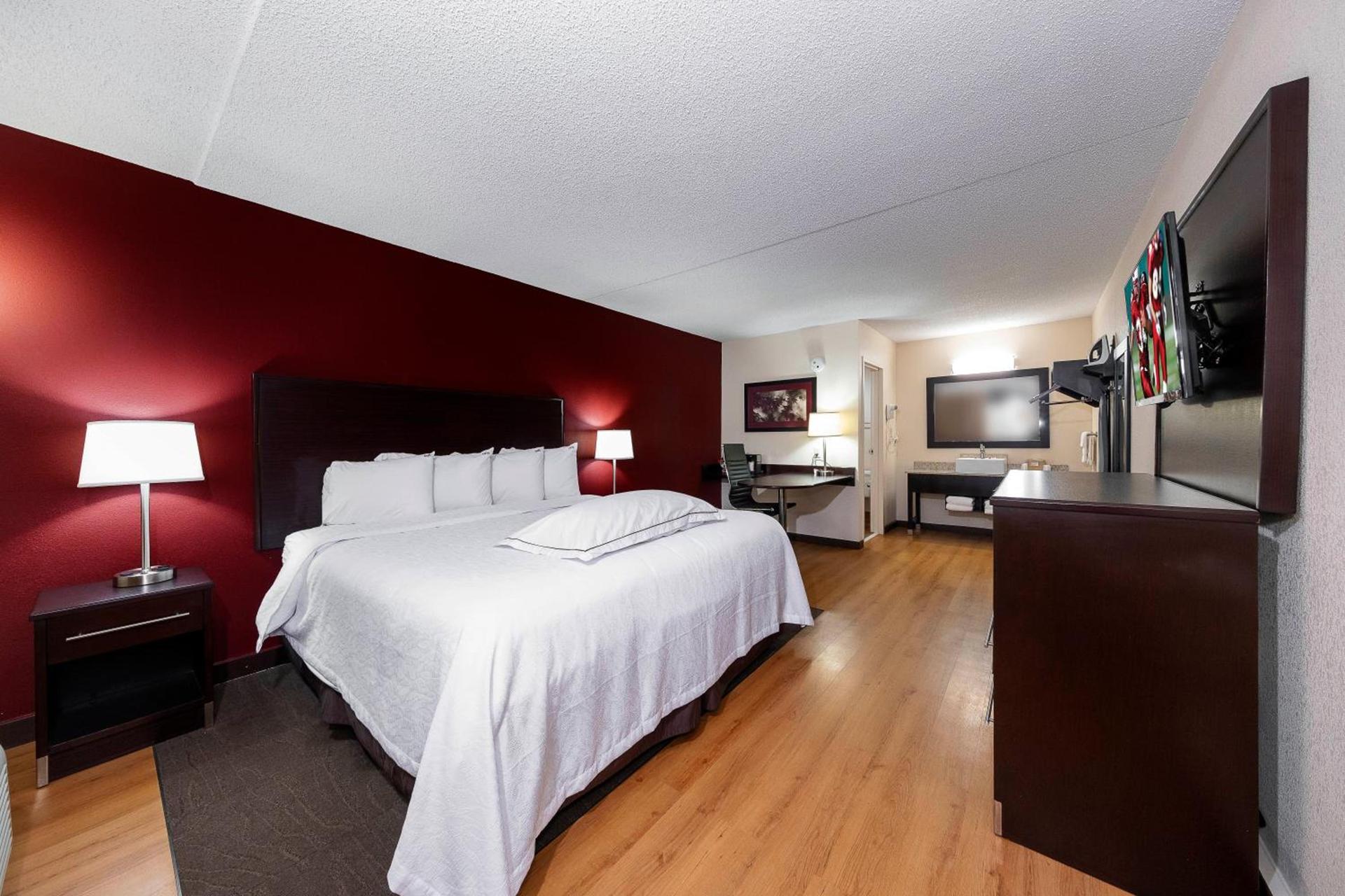 Red Roof Inn PLUS+ Huntsville – Madison photo 8