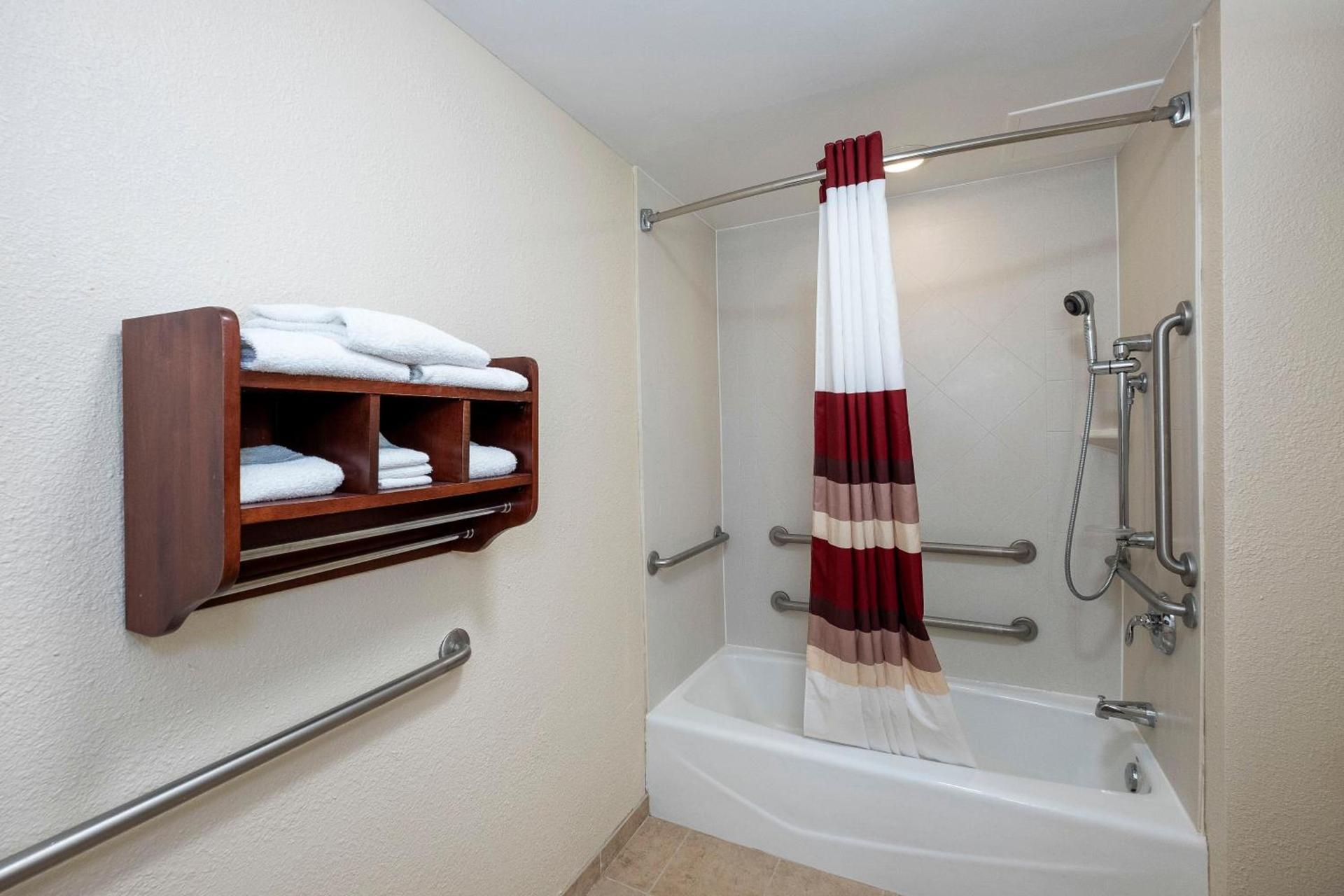 Red Roof Inn - Meriden - CT photo 31