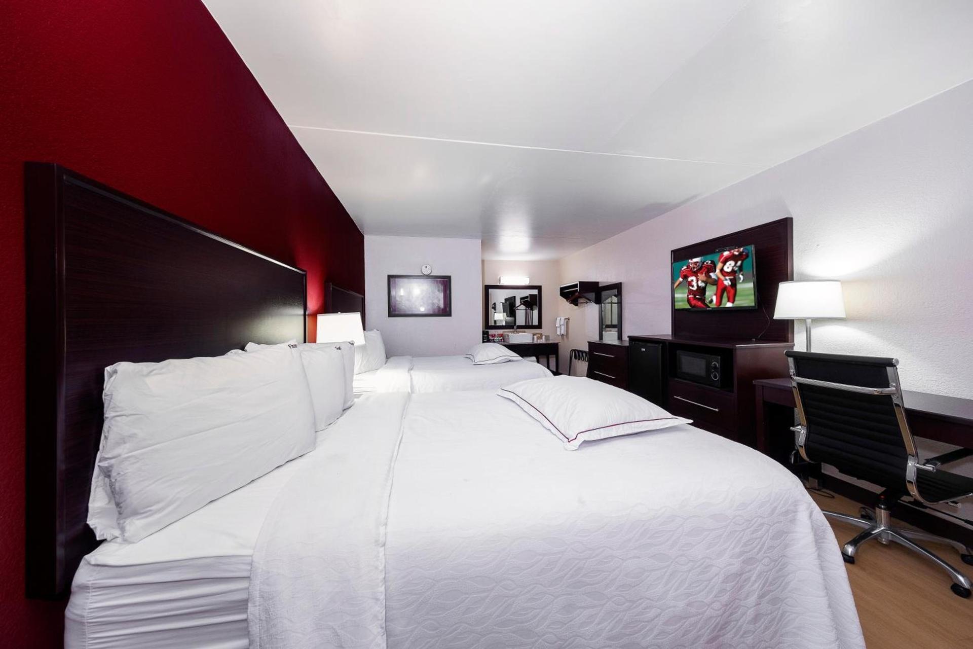 Red Roof Inn PLUS+ Huntsville – Madison photo 14