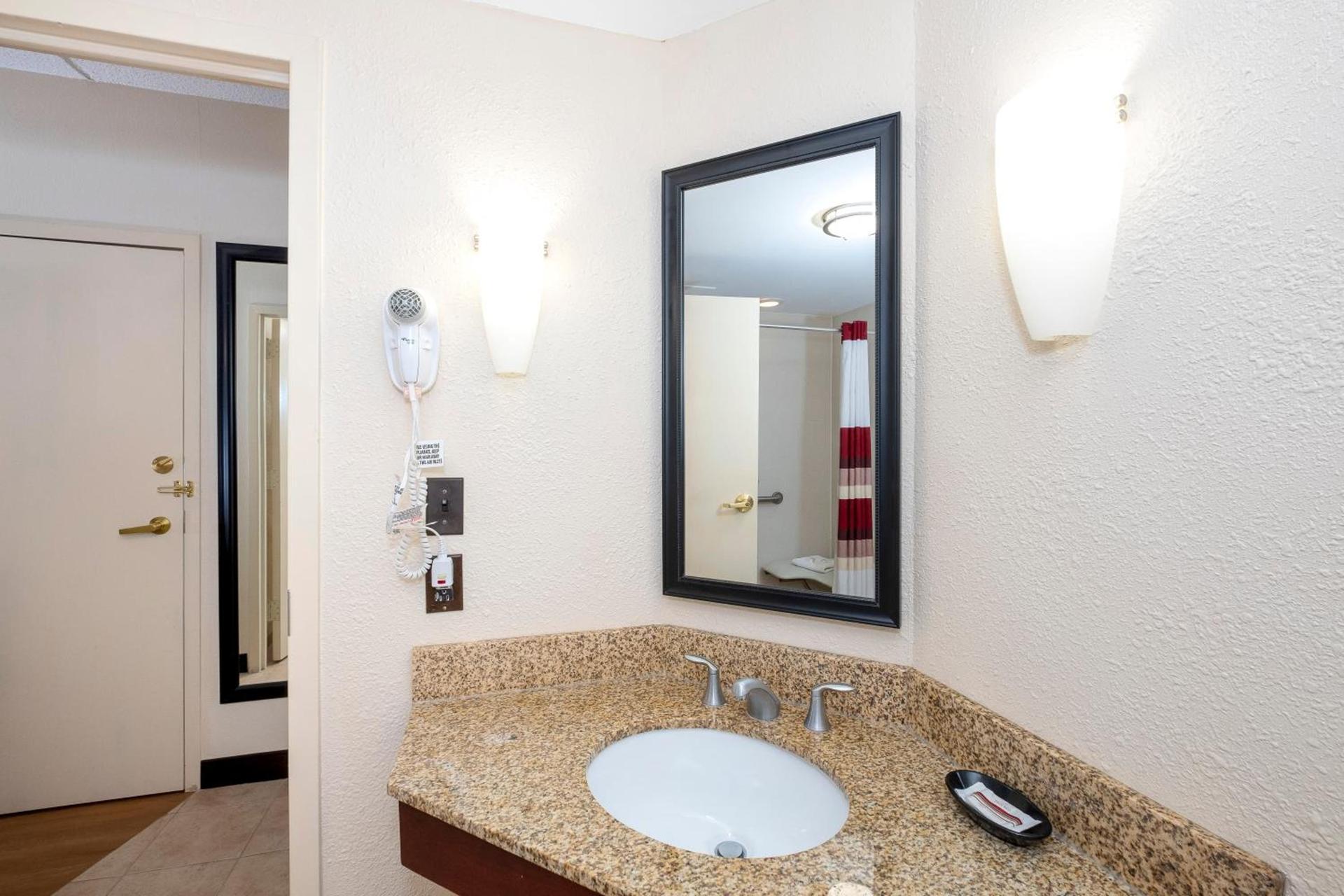Red Roof Inn - Meriden - CT photo 30