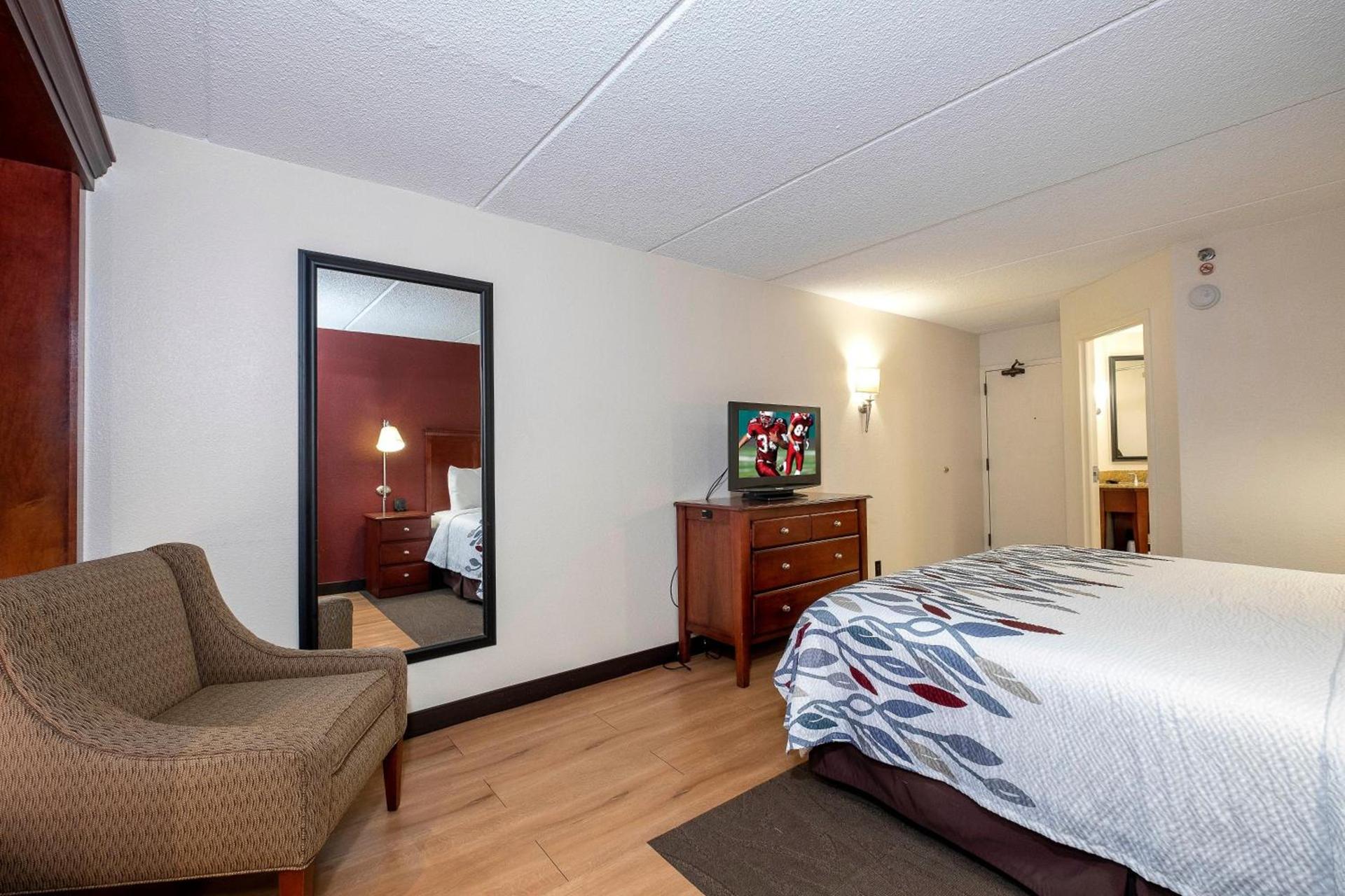 Red Roof Inn - Meriden - CT photo 15