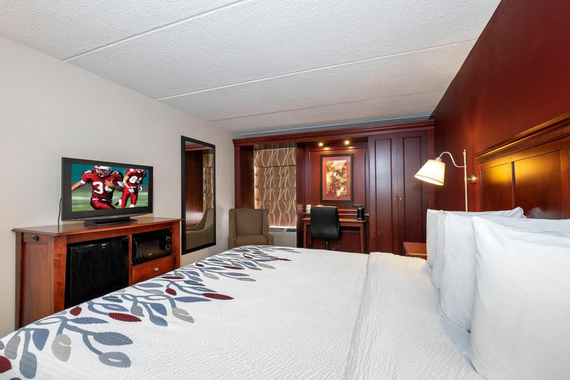Red Roof Inn - Meriden - CT photo 13