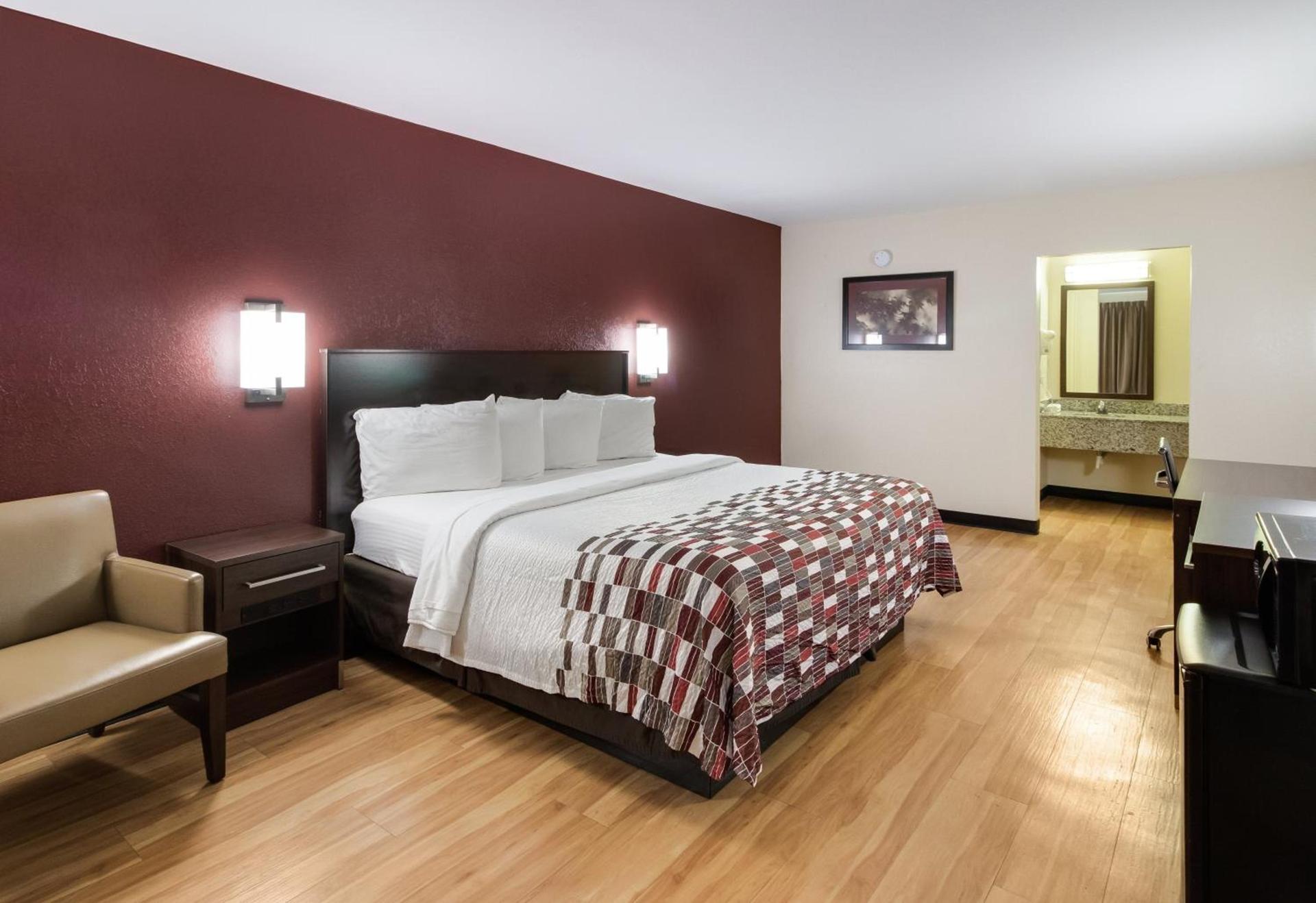 Red Roof Inn & Suites Commerce - Athens photo 26
