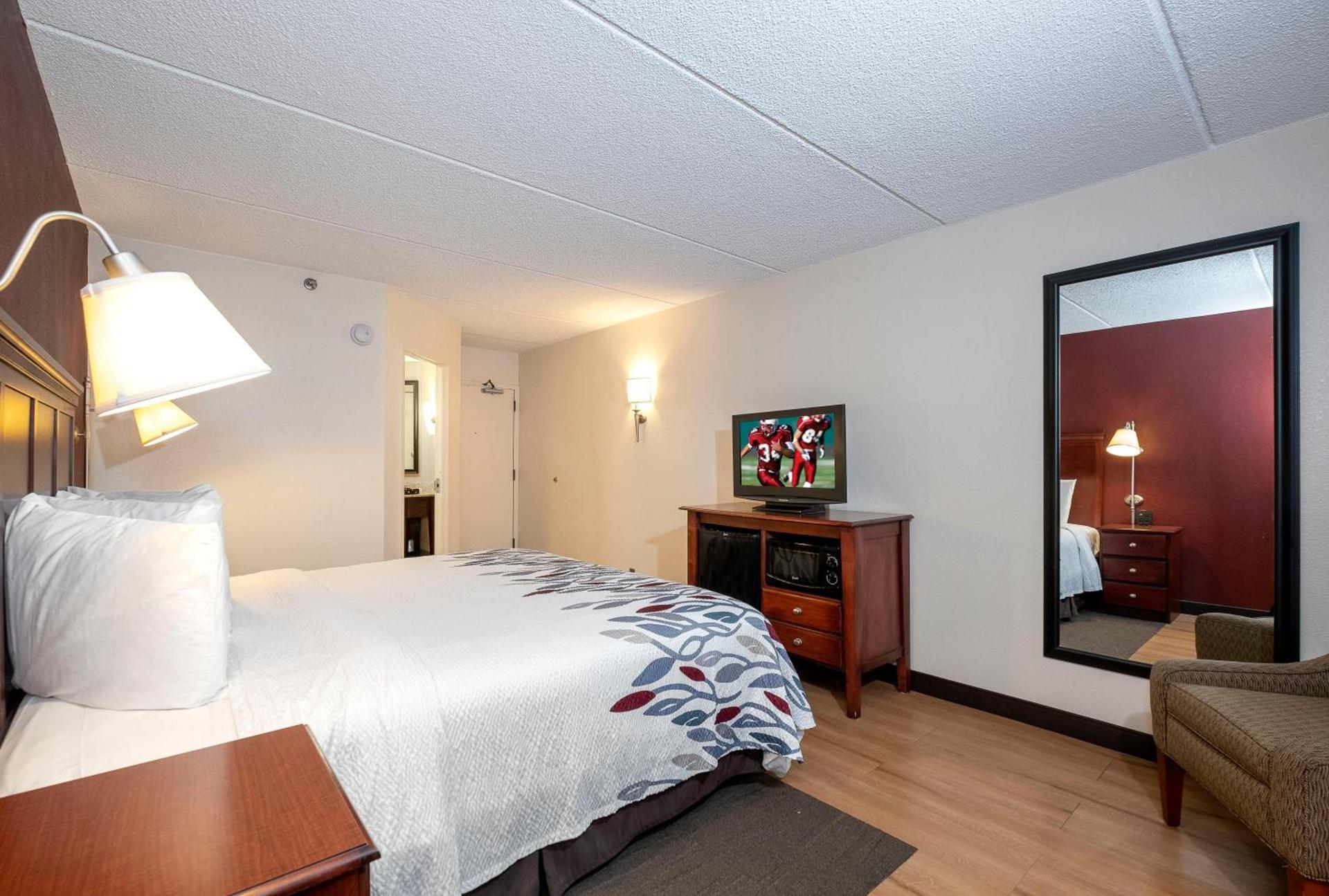 Red Roof Inn - Meriden - CT photo 14