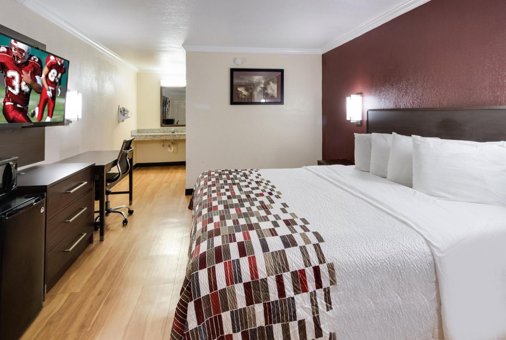 Red Roof Inn & Suites Commerce - Athens photo 32
