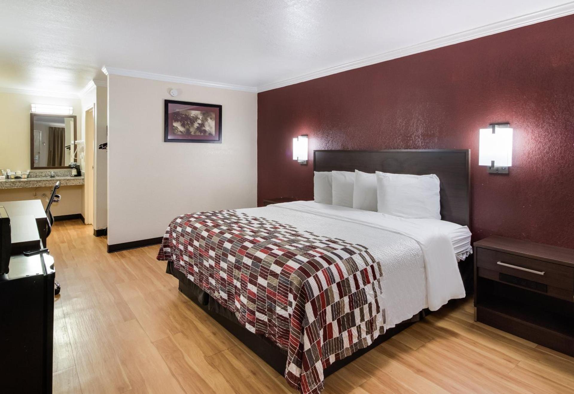 Red Roof Inn & Suites Commerce - Athens photo 33