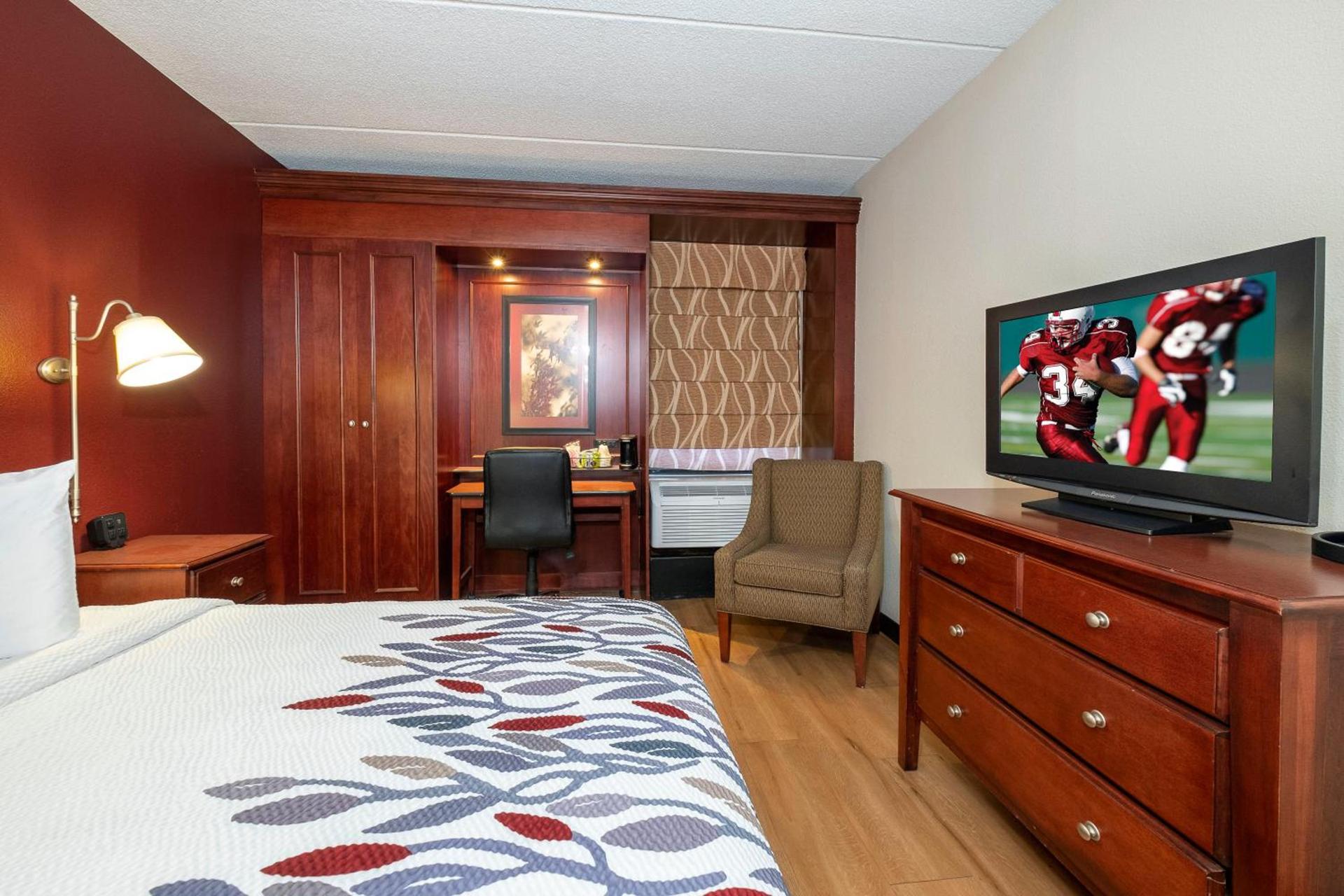 Red Roof Inn - Meriden - CT photo 12