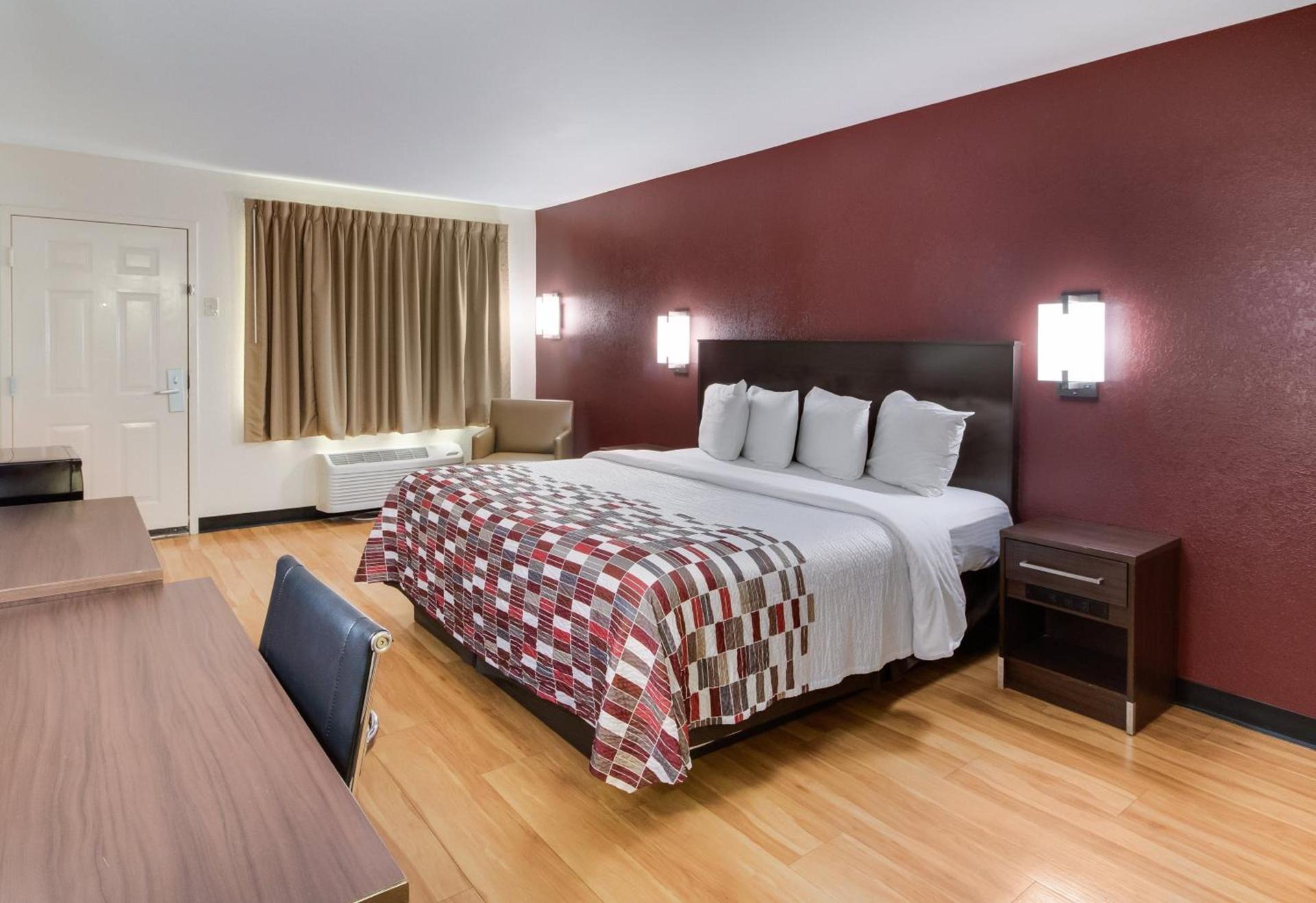 Red Roof Inn & Suites Commerce - Athens photo 27