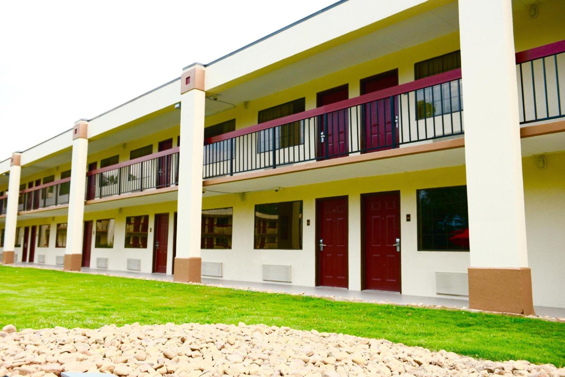 Red Roof Inn & Suites Commerce - Athens photo 3